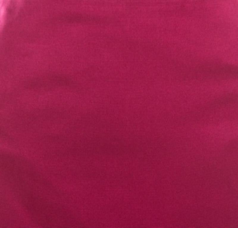 Escada Gonna a tubino con dettaglio a fessura in raso di seta rosa L.L. In condizioni ottime in vendita a Dubai, Al Qouz 2