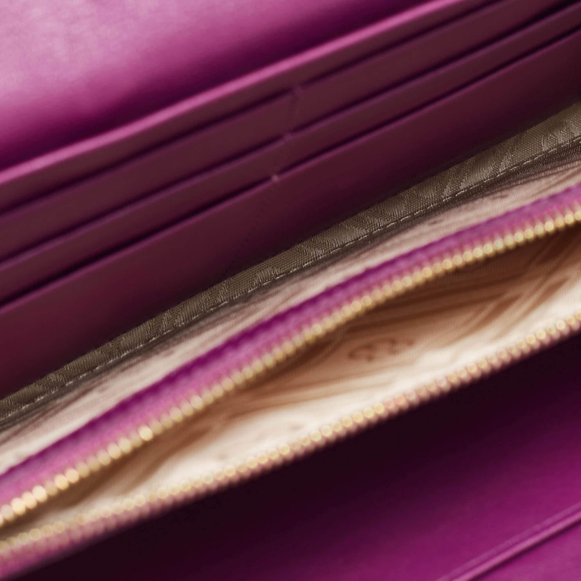 Escada Purple Leather Buckle Flap Clutch In Good Condition For Sale In Dubai, Al Qouz 2