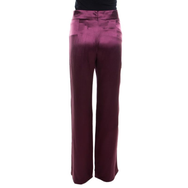 These trousers from Escada are tailored from 100% silk, and it looks great. This purple-colored creation flaunts a broad waistline, zip closure and a wide leg silhouette. These trousers will look fabulous with a complementing blouse and pointed