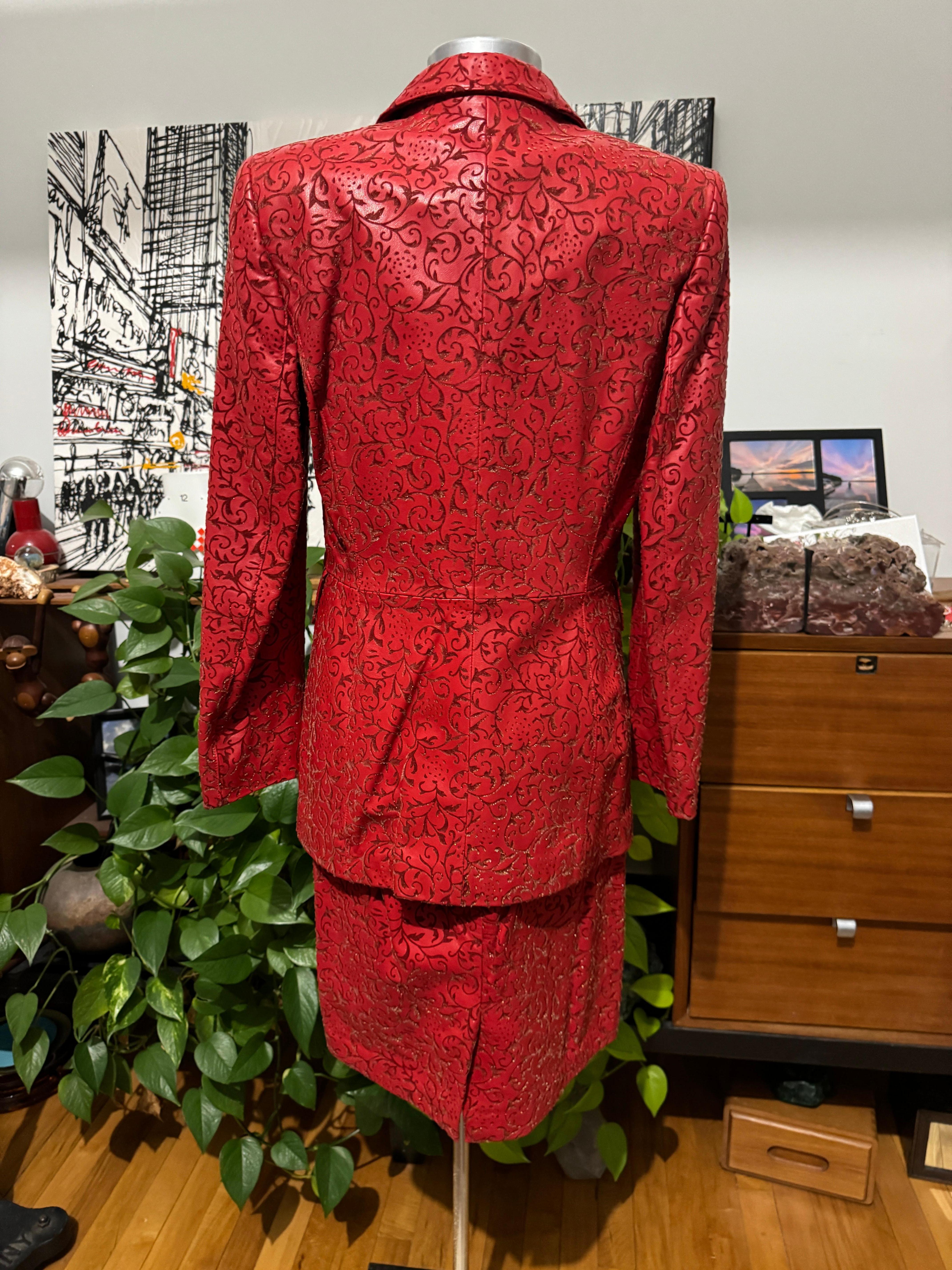 Escada Rote Lederjacke, Blazer & Rock mit Paisleymuster, geprägt  Neu mit Tags im Angebot 9