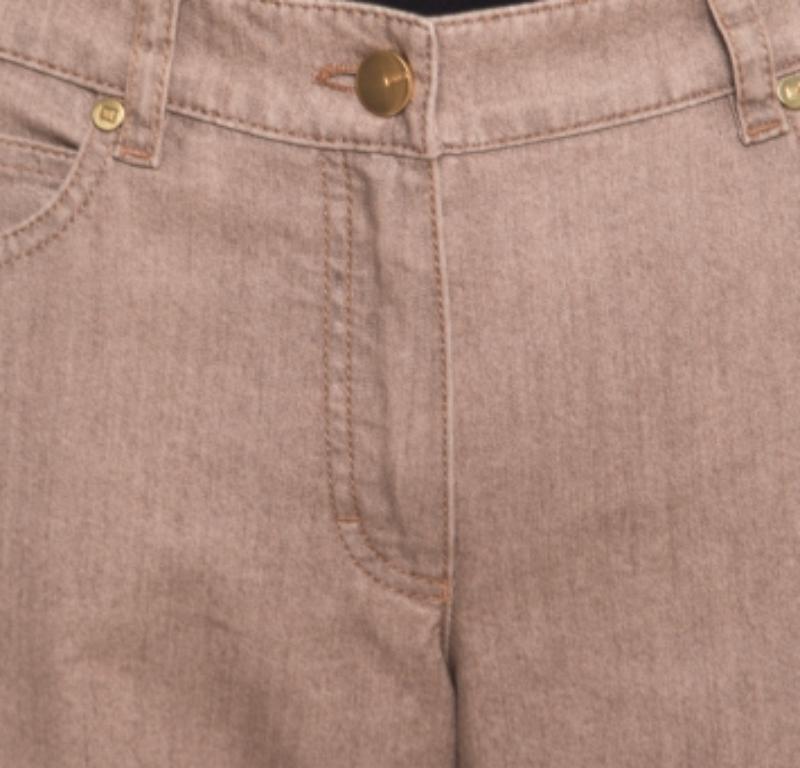 Escada Savannah Brown Coated Stretch Denim Flared Jeans M im Angebot 1
