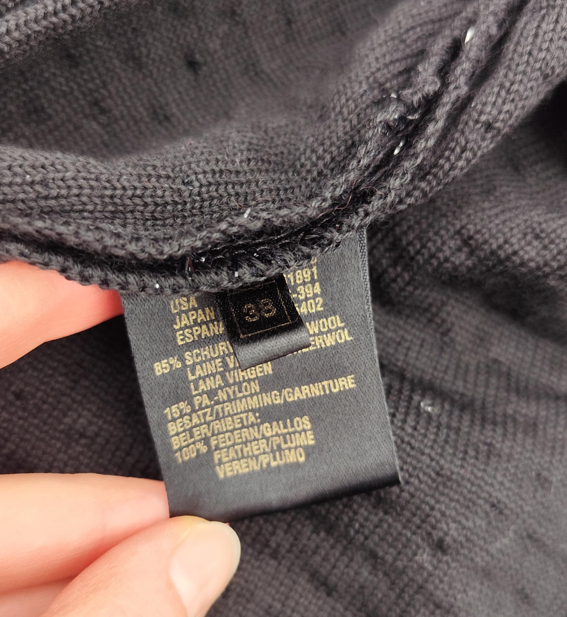 Cardigan lungo nero lucido di Escada con polsini delle maniche in piume rimovibili in vendita 7