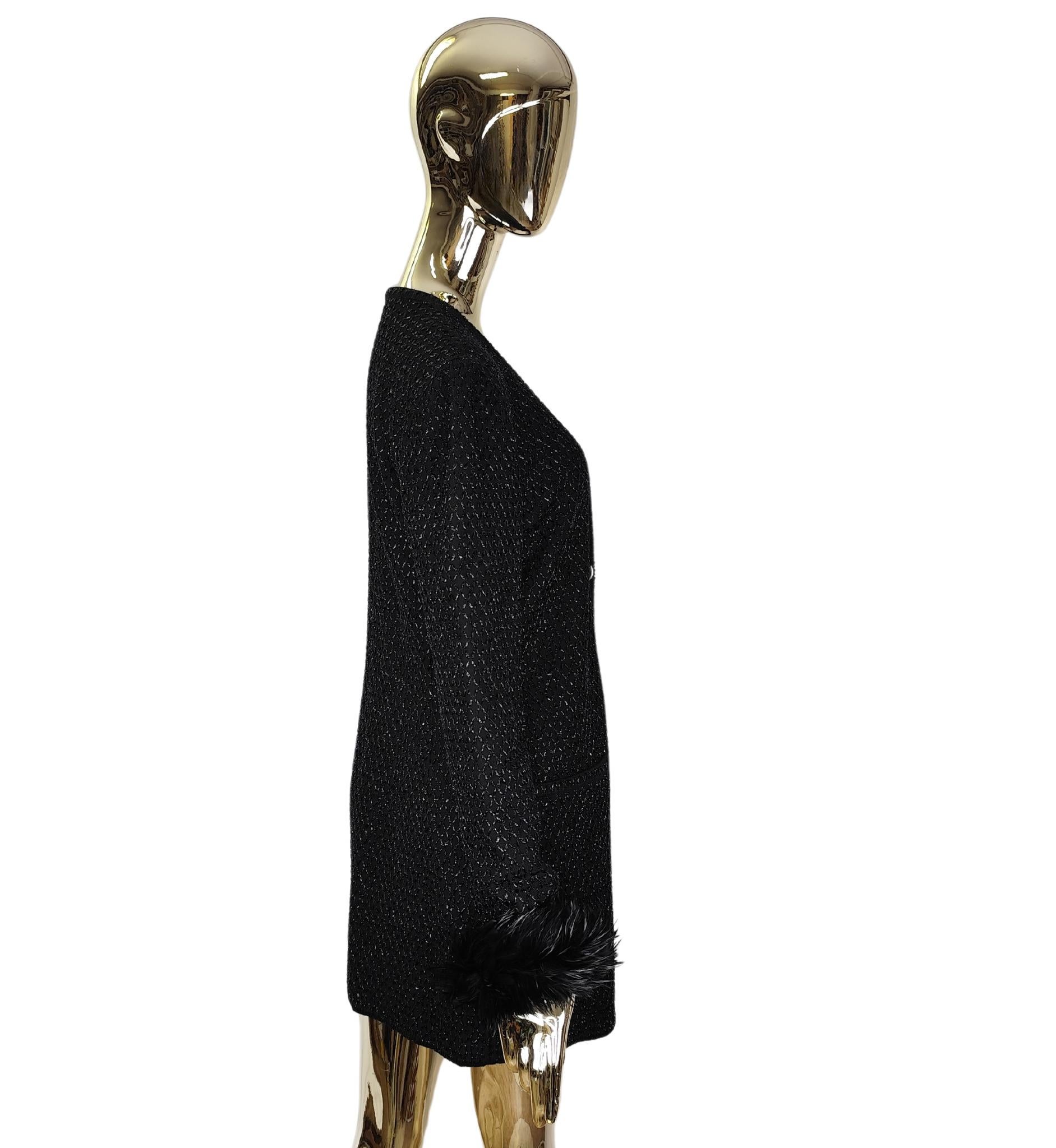 Nero Cardigan lungo nero lucido di Escada con polsini delle maniche in piume rimovibili in vendita