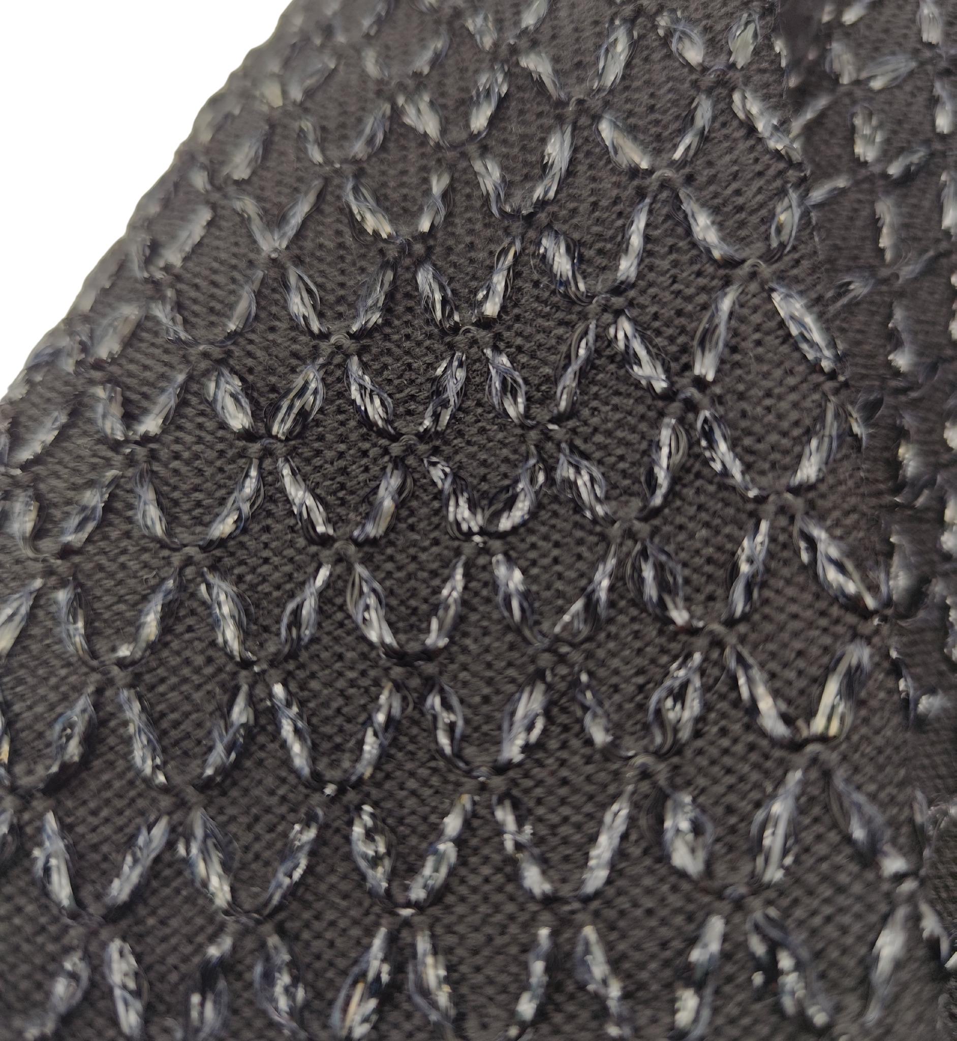 Cardigan lungo nero lucido di Escada con polsini delle maniche in piume rimovibili in vendita 2