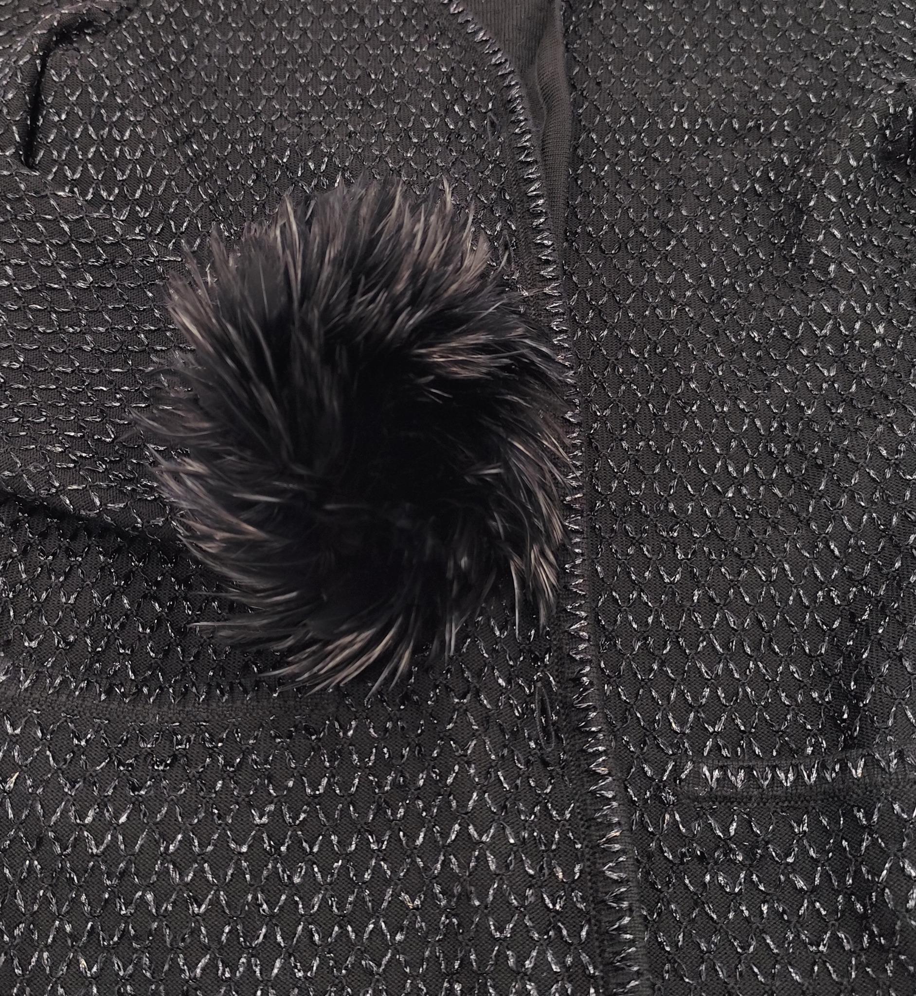 Cardigan lungo nero lucido di Escada con polsini delle maniche in piume rimovibili in vendita 3
