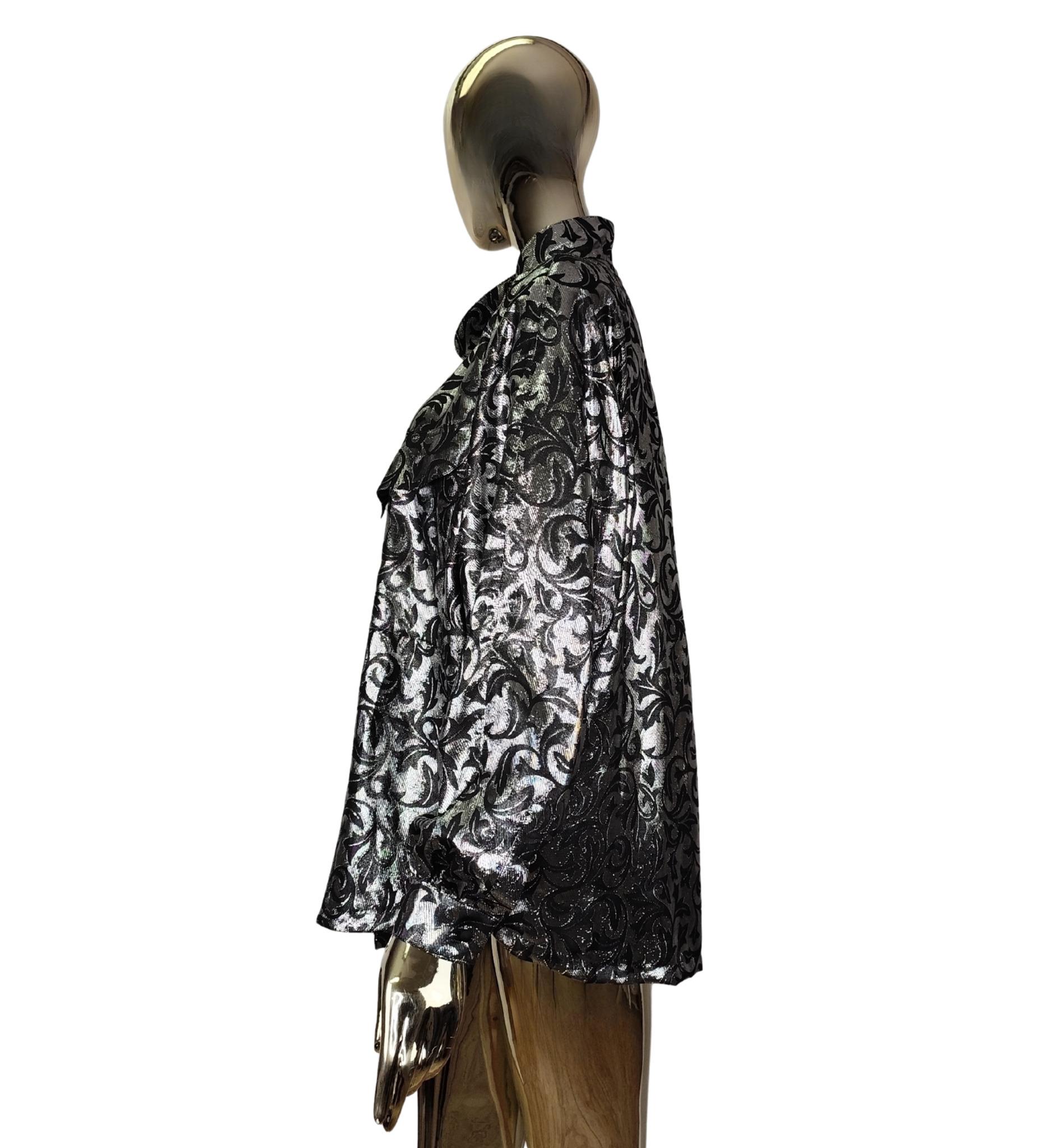 Escada shiny silver silk blend printed shirt In Good Condition For Sale In Milano, IT