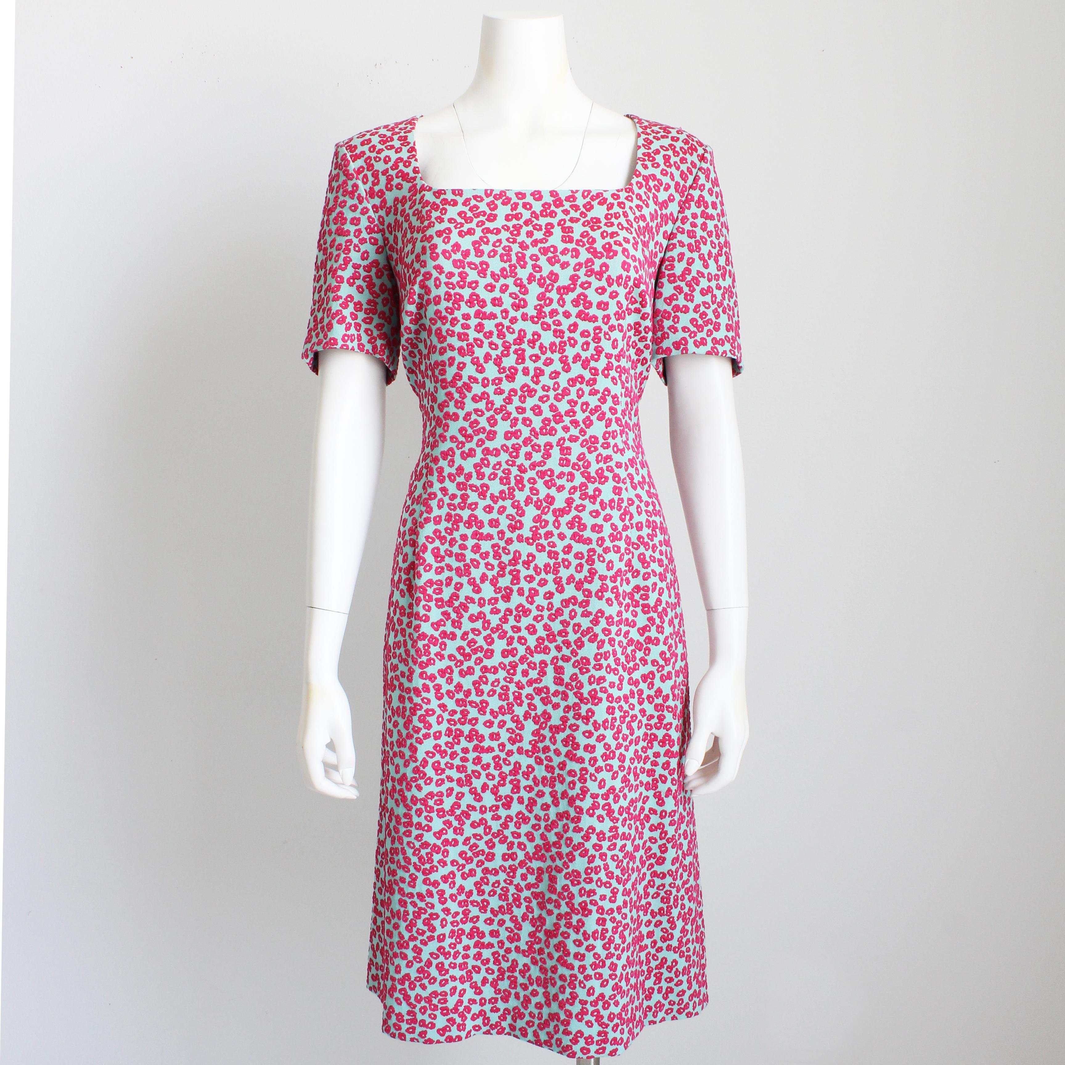 Preowned, authentic Escada mini daisy jacquard dress, from their 2018 collection (and retailed for $1450!). Made from a cotton/viscose/polyamide fabric in pale green, it features a pink 