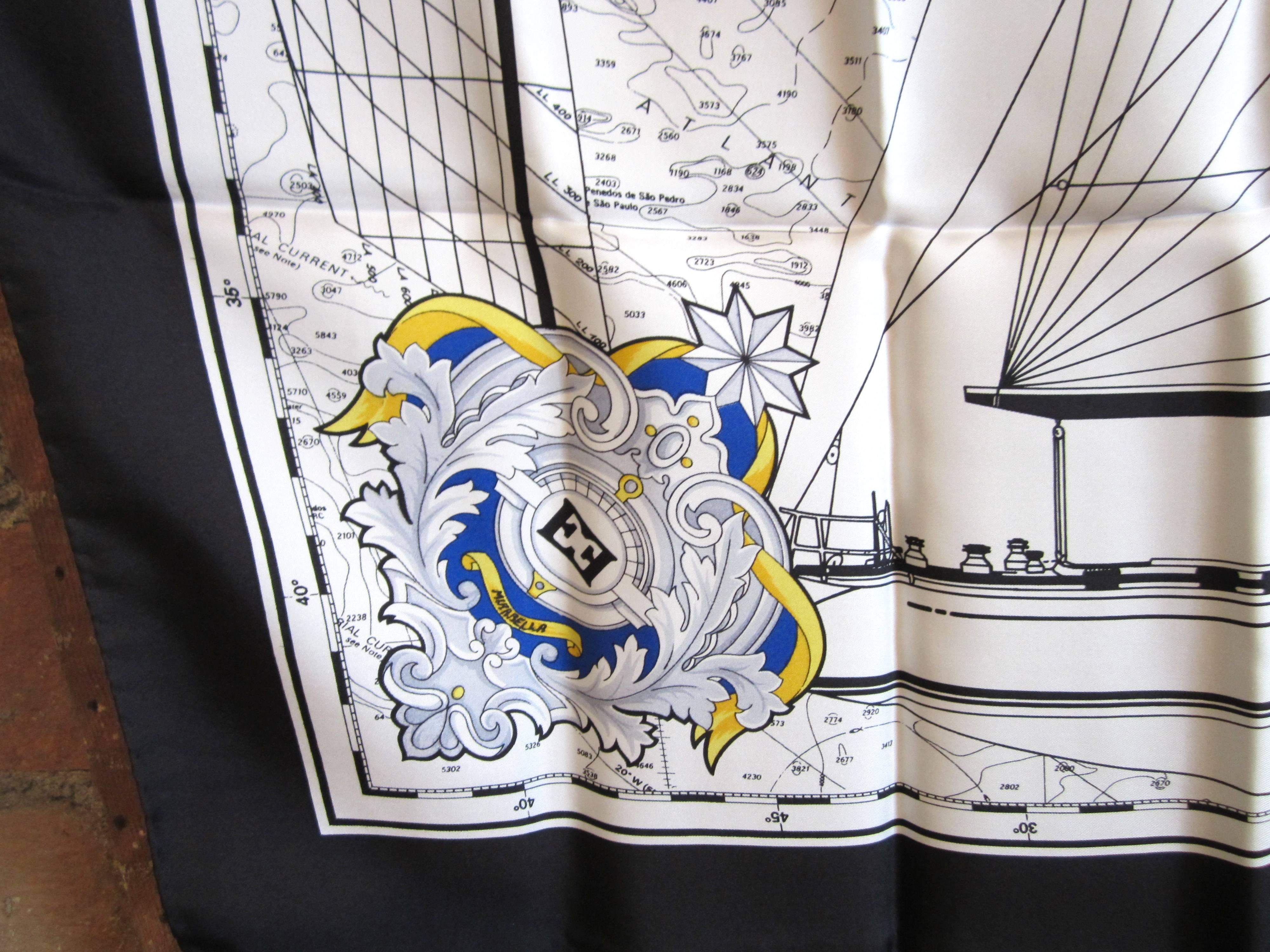 Escada Seidenschal „Sailboat Sailing away“, hergestellt in Italien, 1990er Jahre, neu, nie getragen (Beige) im Angebot