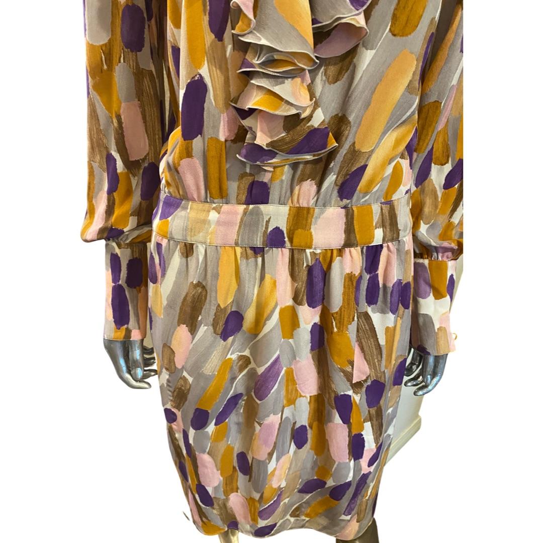 Marron Escada - Robe fourreau en soie aquarelle à imprimé abstrait avec encolure à volants - Taille 8 en vente