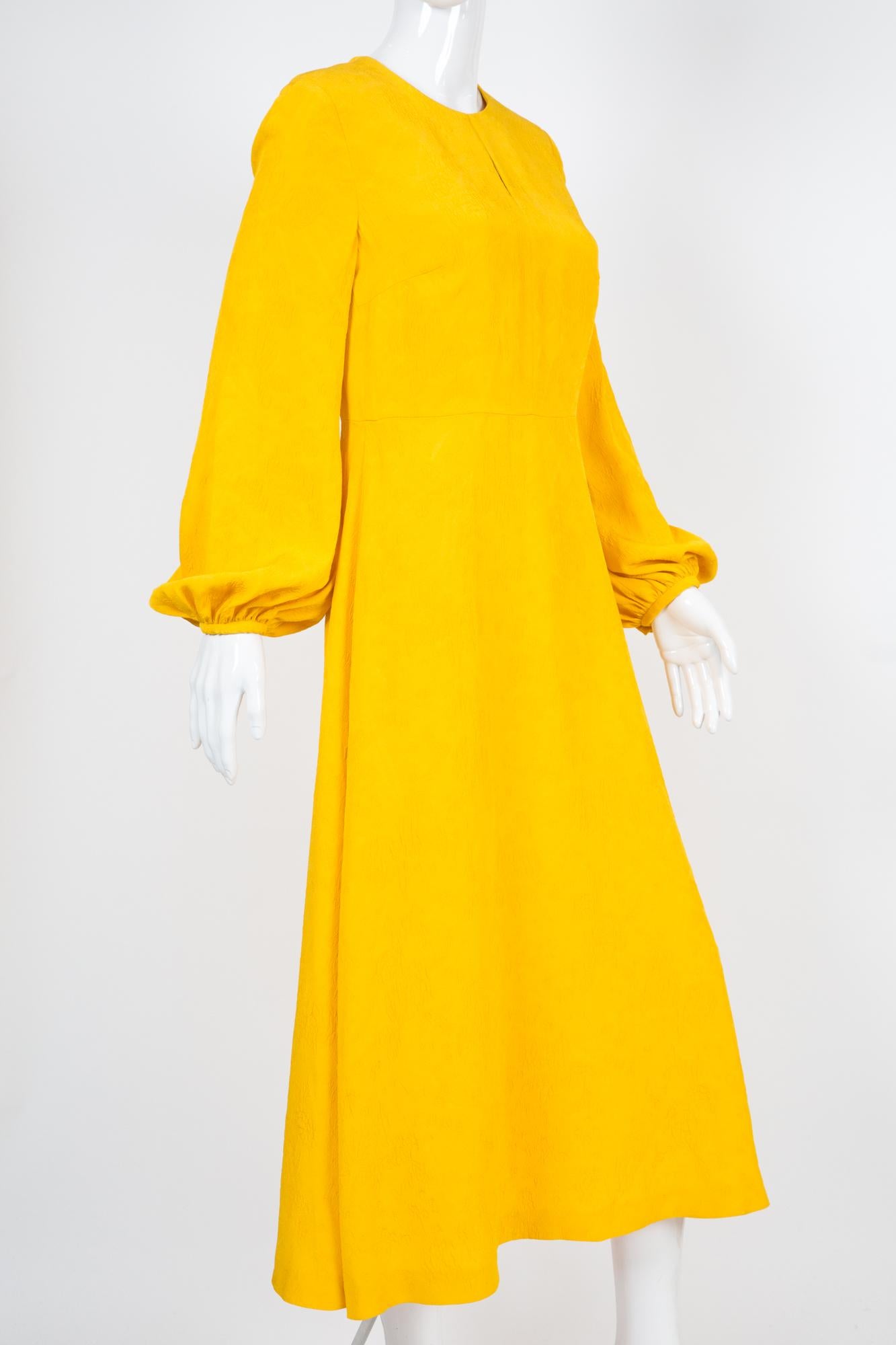 1990s Escada yellow silk maxi long dress featuring puffy sleeves by their cuffs, long length, a front neck slit, a silk jacquard pattern. 
100% silk
In excellent vintage condition. 
Label size 36fr/ US4/ UK8
We guarantee you will receive this