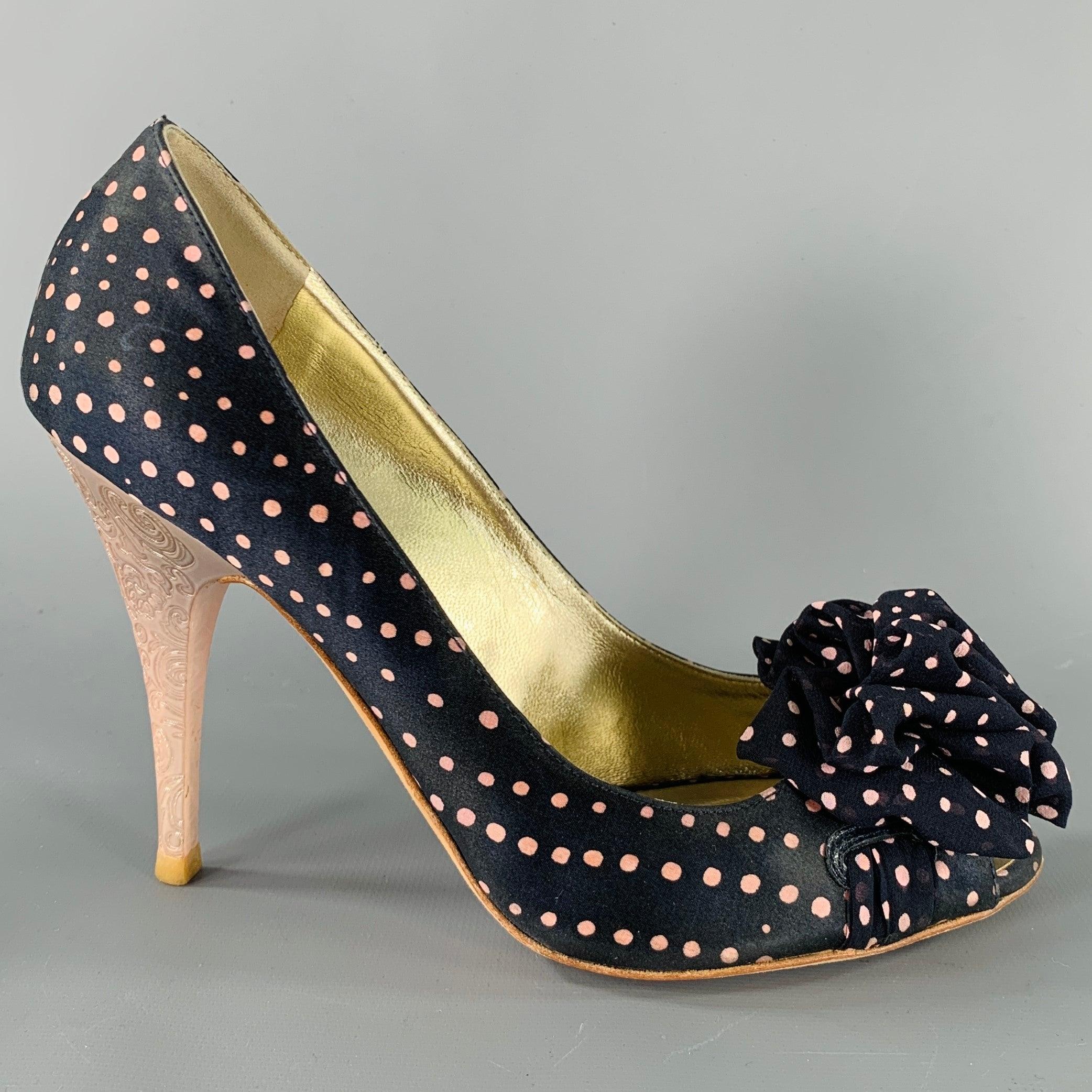 ESCADA pumps
in a navy and pink fabric featuring a polka dot pattern, peep toe style, and toe ruffle details. Made in Italy.Very Good Pre-Owned Condition. Minor signs of wear. 

Marked:   15601 38.5 6789 

Measurements: 
  Heel: 4.25 inches 
  
  

