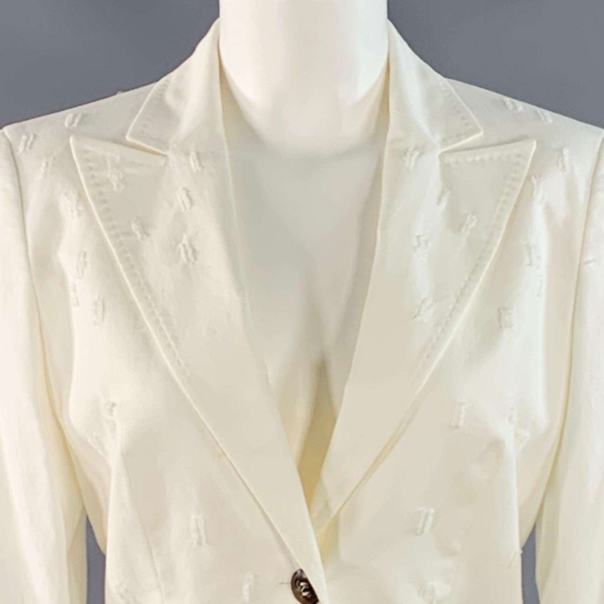 ESCADA Blazer
aus weißem Baumwoll-Stretch-Mischgewebe mit strukturiertem Muster, Revers und Doppelknopfverschluss. Neu mit Unvollkommenheiten, mit Tags. Geringfügige Mängel. 

Markiert:   IT 38 

Abmessungen: 
 
Schultern: 16 Zoll Brustumfang: 37