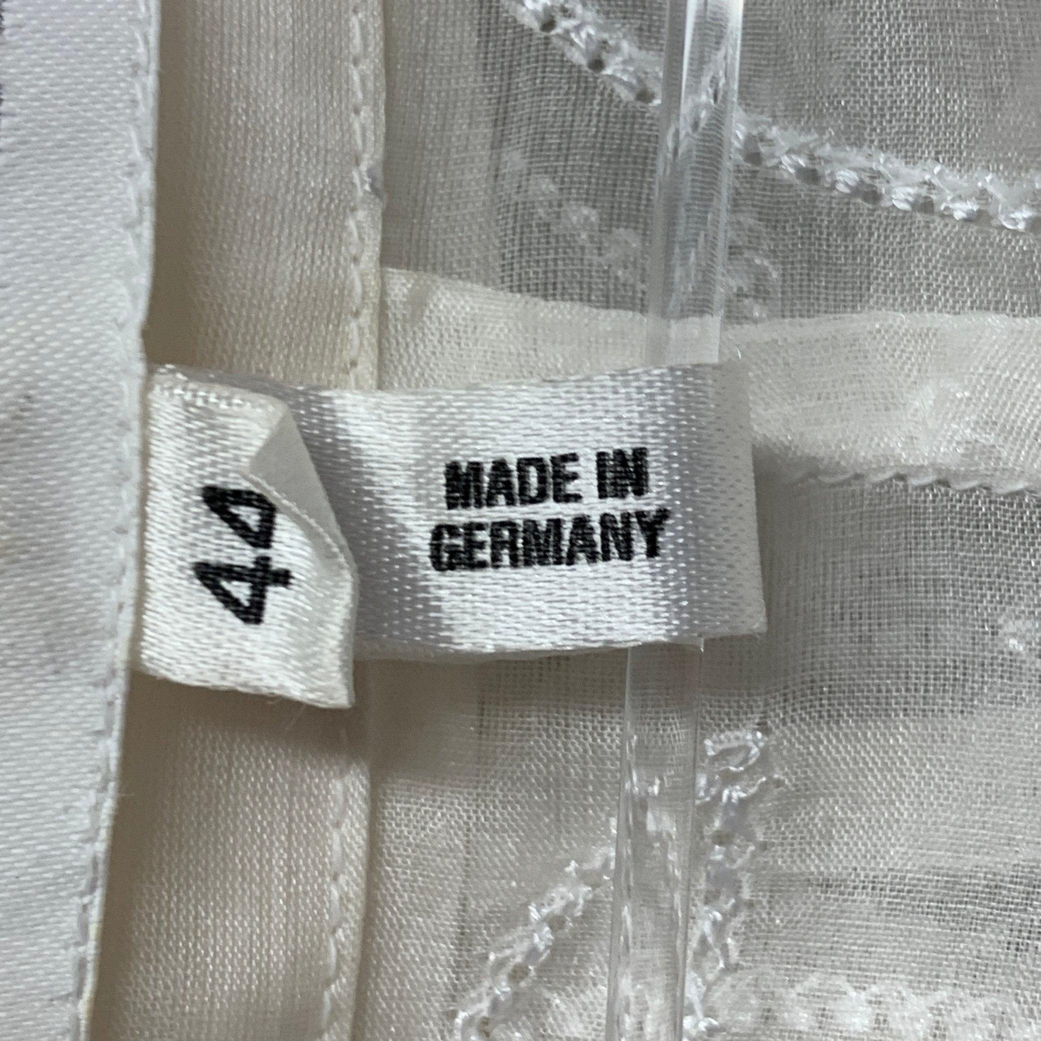 ESCADA Talla XL Camisa de seda bordada con volantes y botones en blanco roto en venta 2