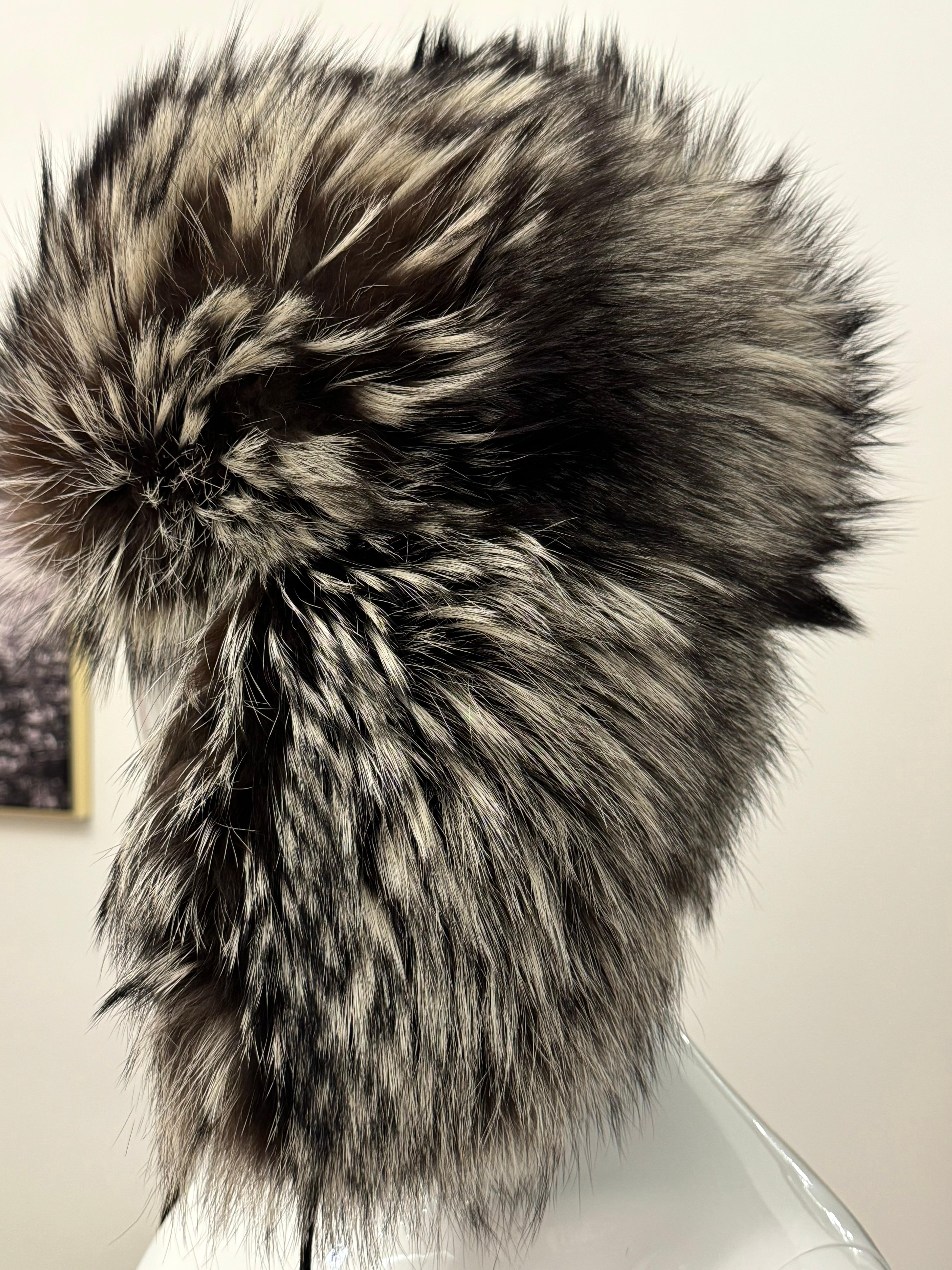 Escada sport silver fox fur chapka hat For Sale 7