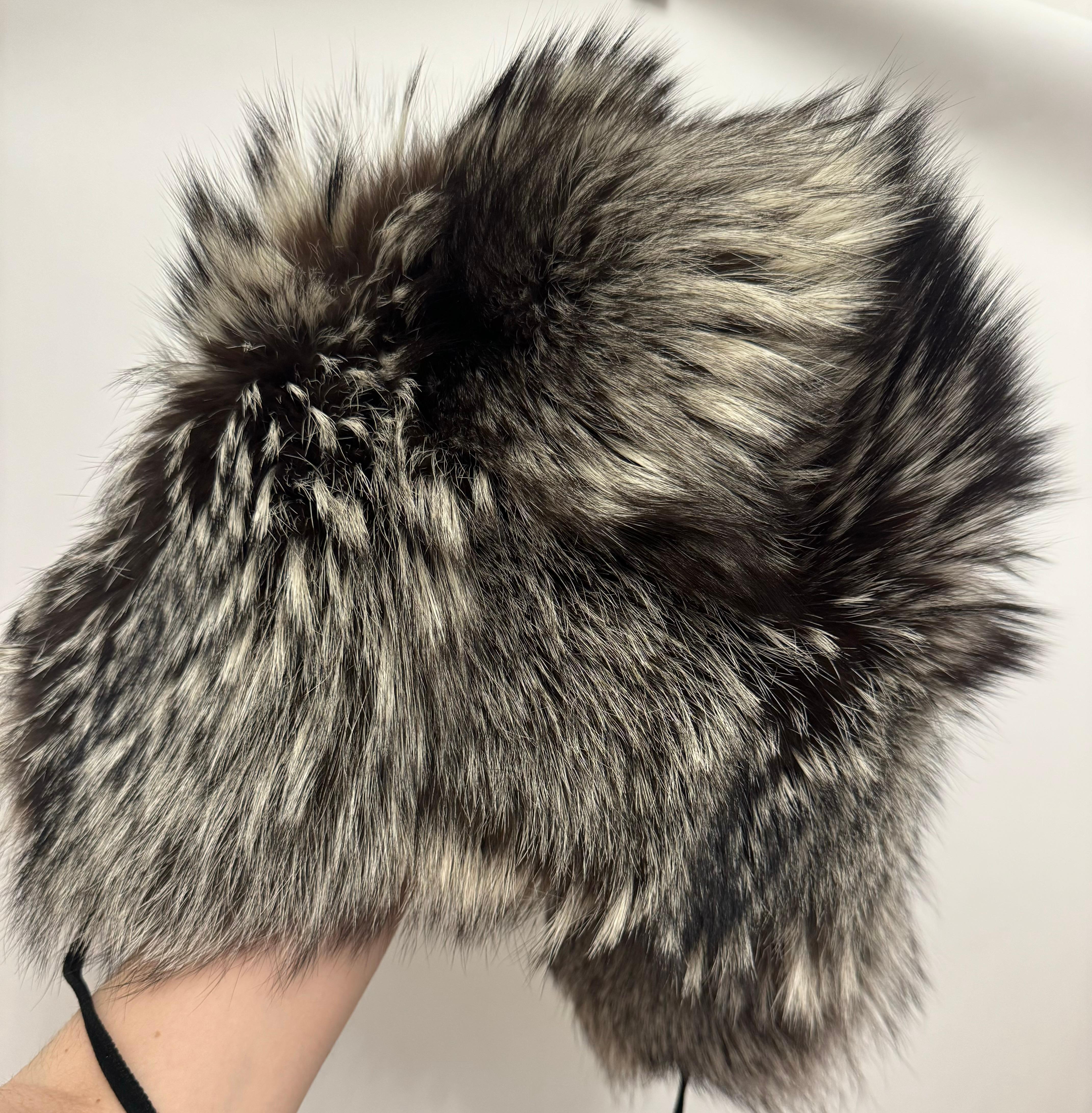 Escada sport silver fox fur chapka hat For Sale 9