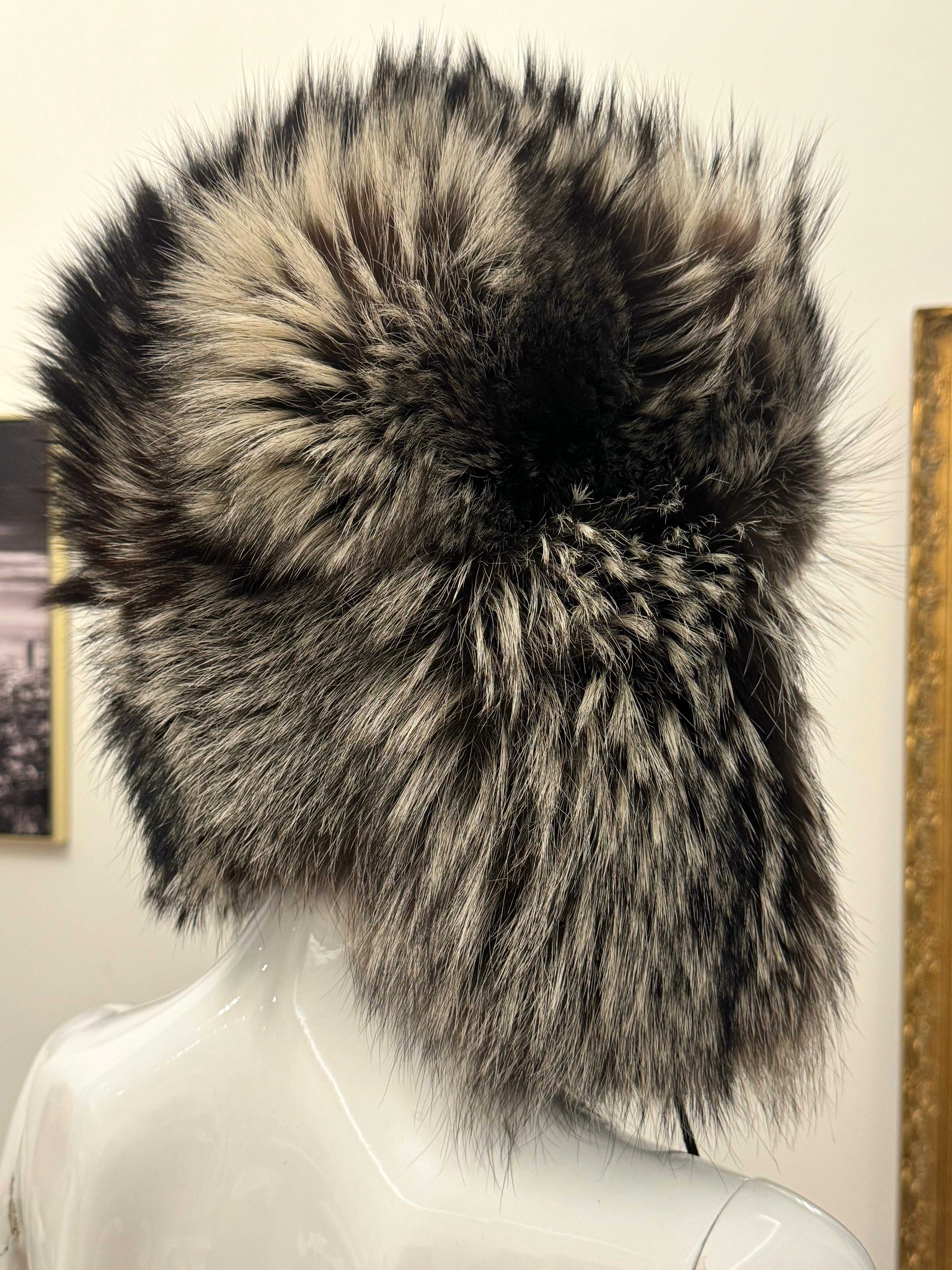 Women's or Men's Escada sport silver fox fur chapka hat For Sale
