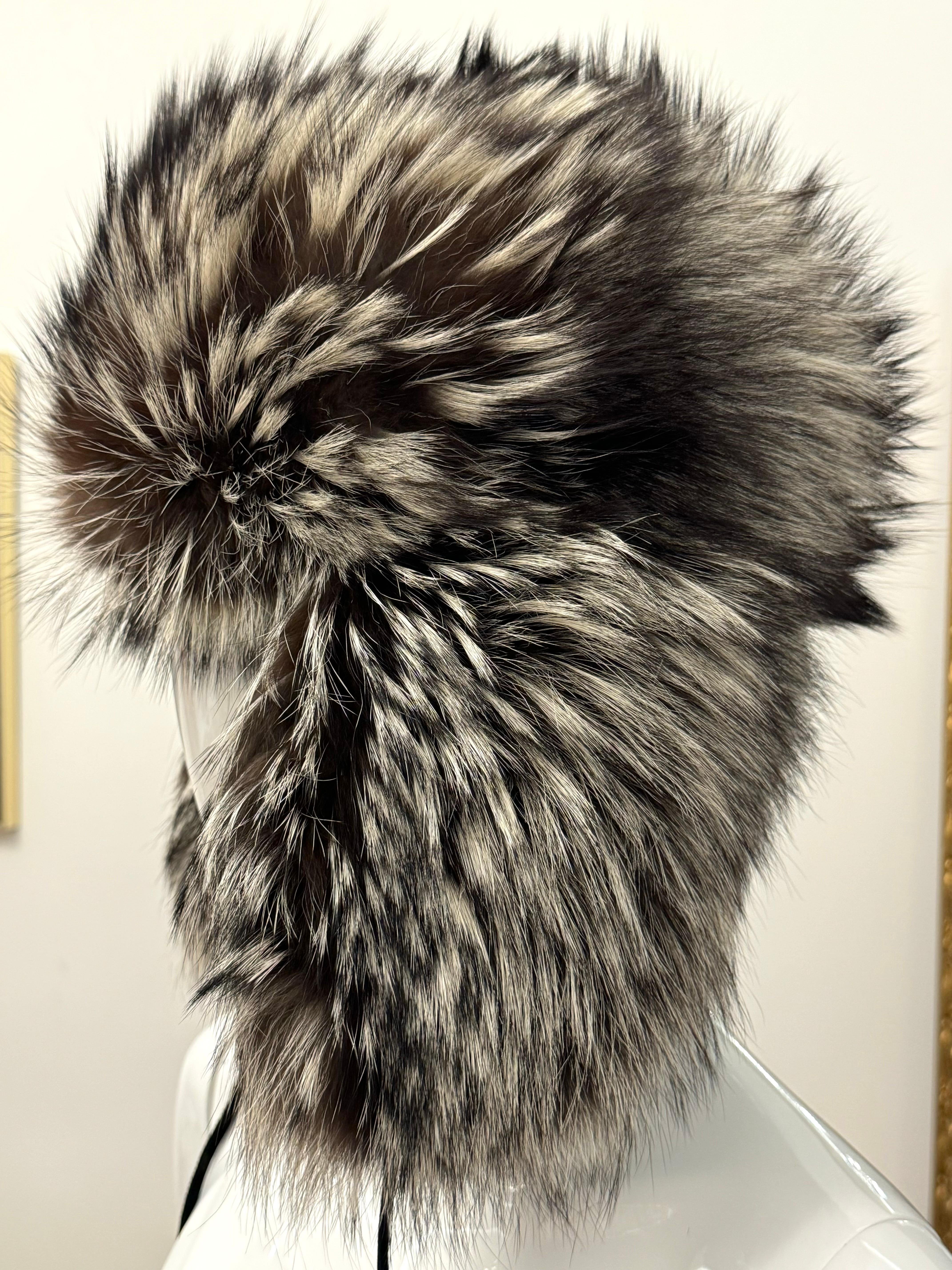 Escada sport silver fox fur chapka hat For Sale 3