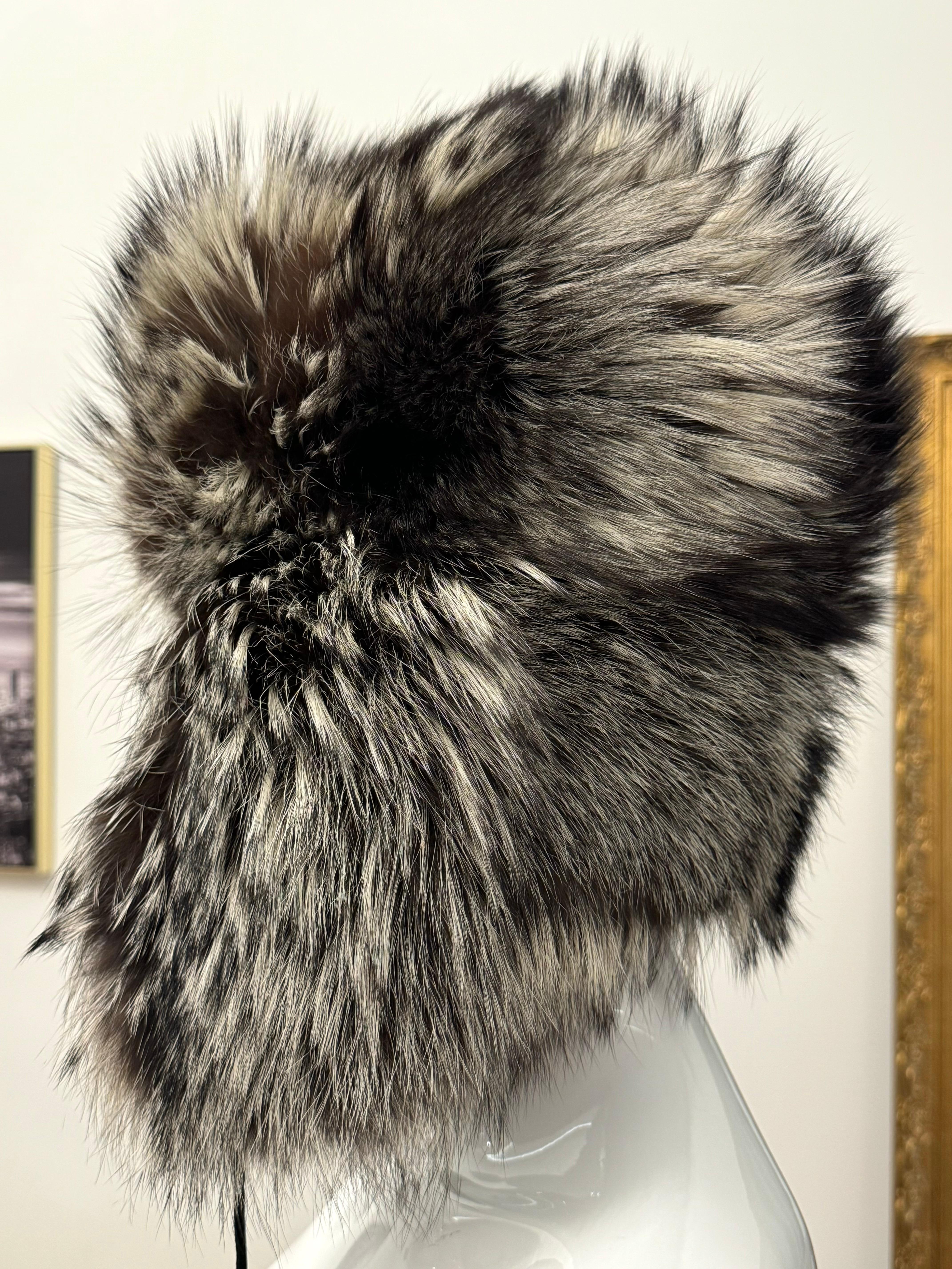 Escada sport silver fox fur chapka hat For Sale 4