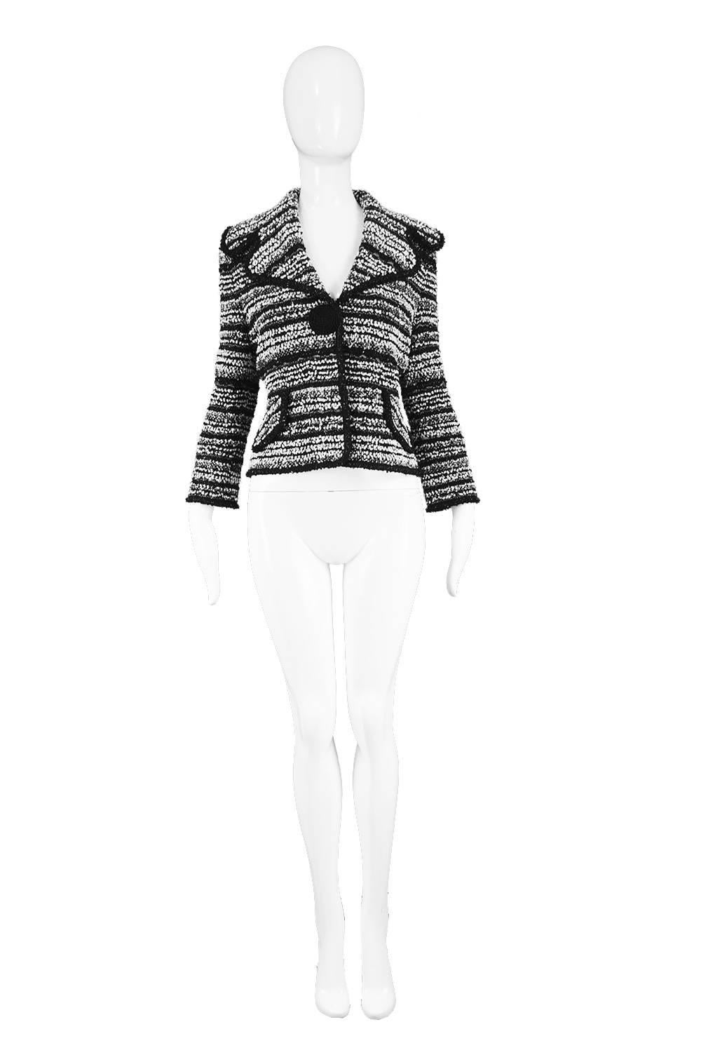 Escada Black, White & Silver Lurex Textured Knitted Boucle Tweed Blazer

Size: Marked 36 which is roughly a women’s Small but would also suit a Medium due to stretchy knit fabric. Please check measurements.
Bust - 38” / 96cm
Waist - 30” /