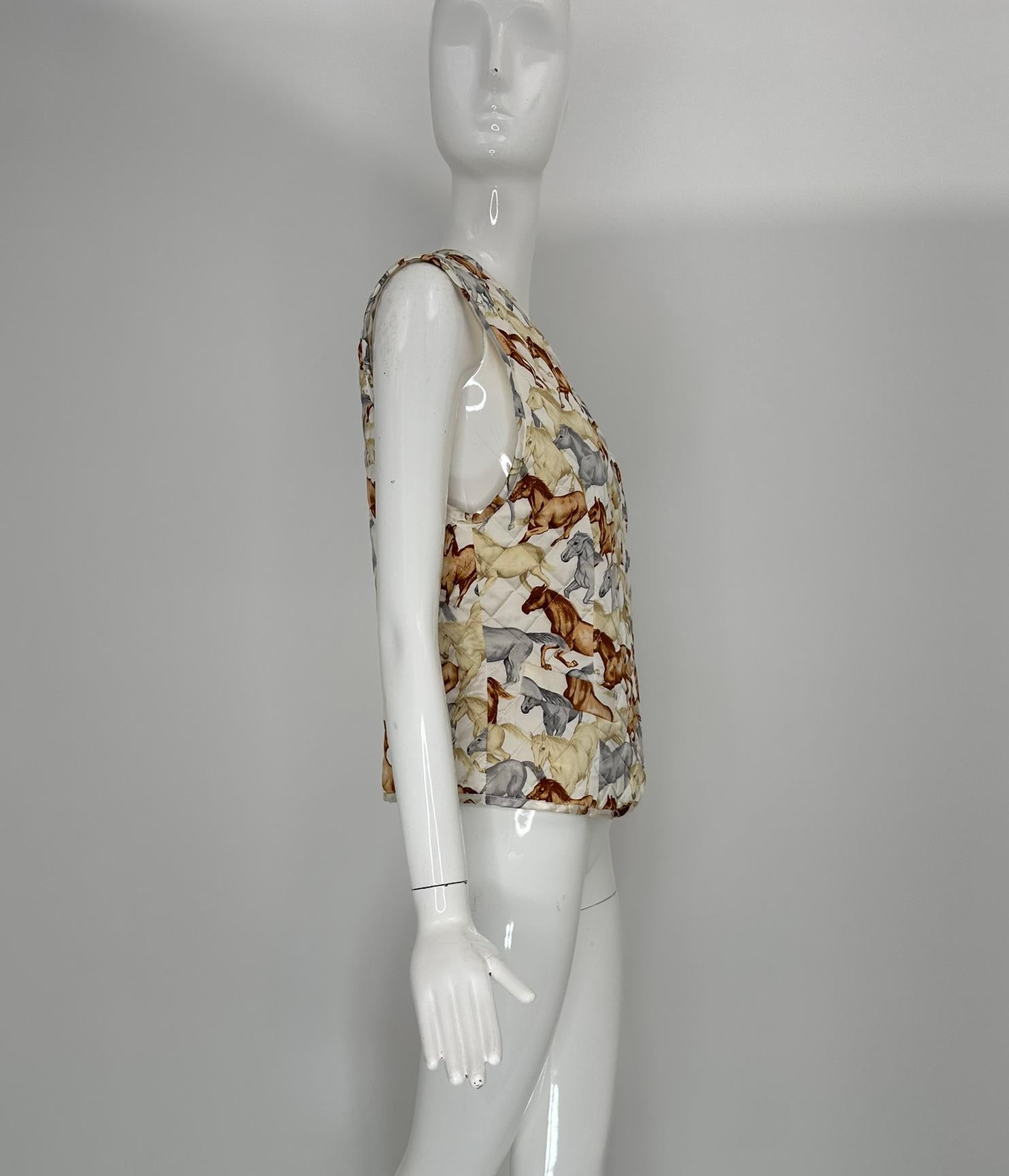 Escada Vintage 1980s  Wild Horses Quilted Silk Print Vest 38 en Bueno estado para la venta en West Palm Beach, FL