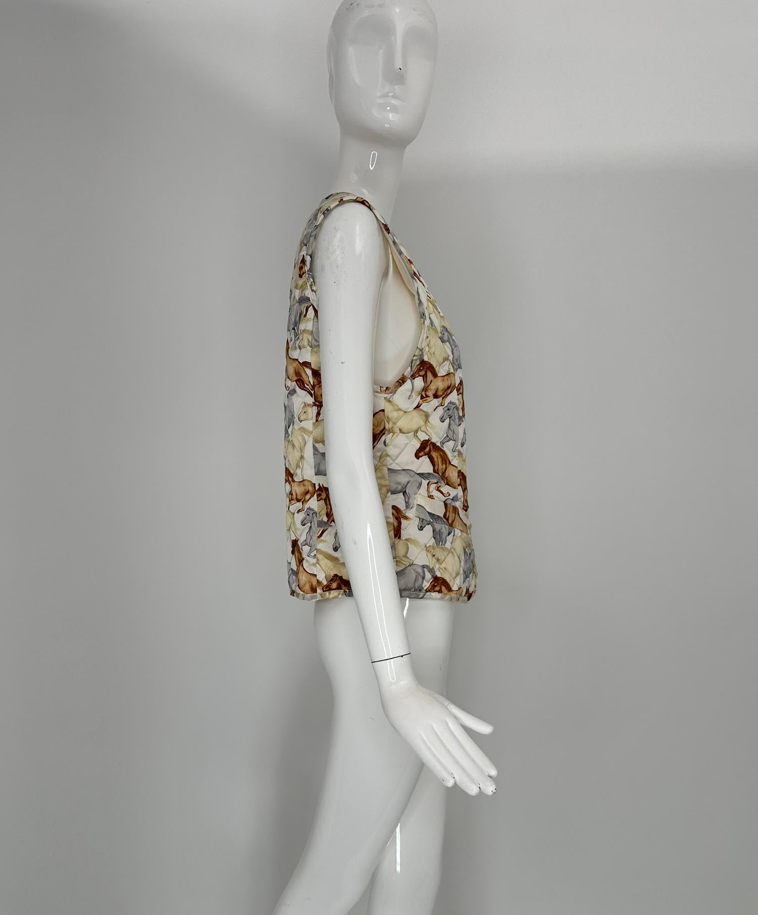 De las mujeres Escada Vintage 1980s  Wild Horses Quilted Silk Print Vest 38 en venta