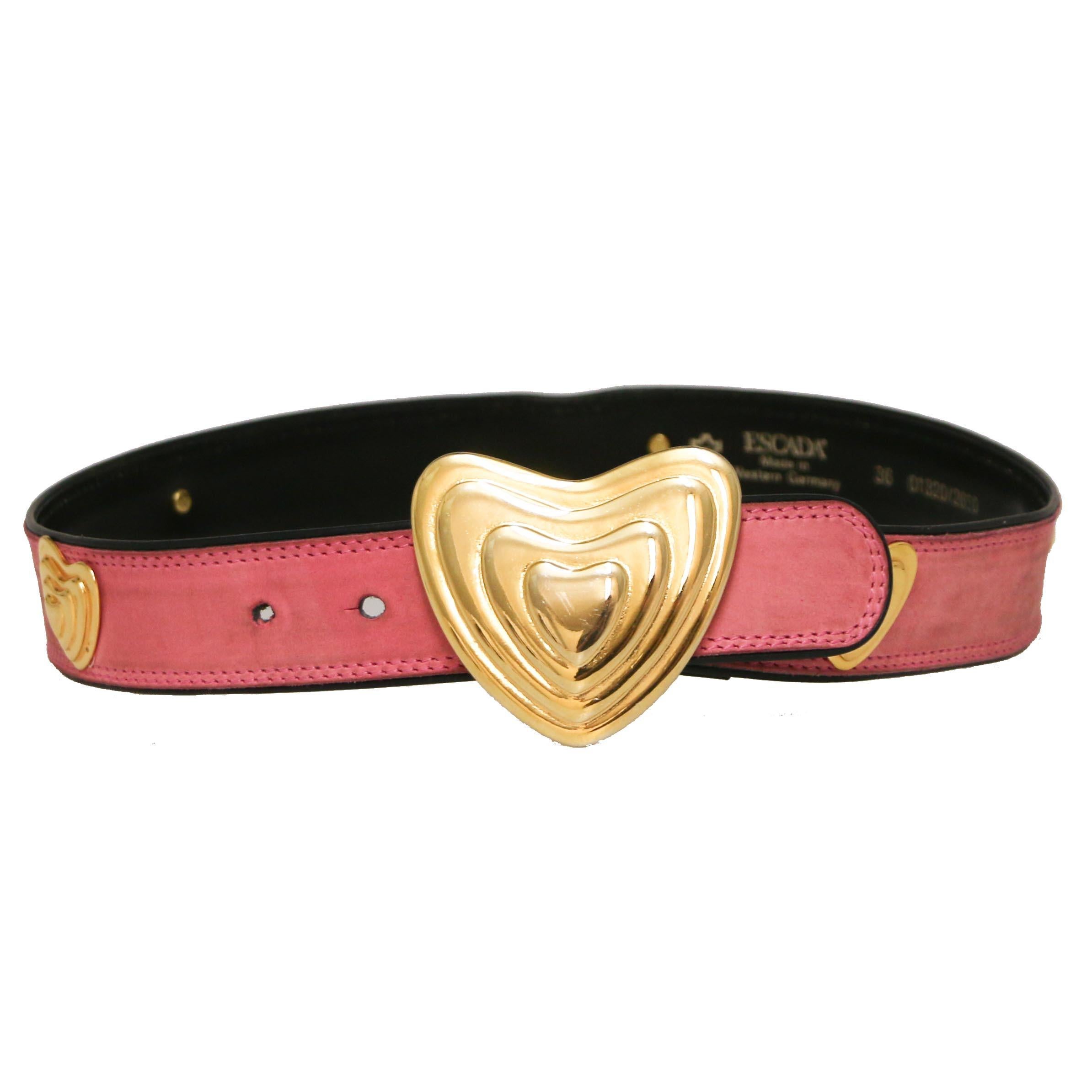 ESCADA Vintage Belt in Pink Leather. the hardware is in golden metal.
In good condition (needs cleaning).
Made in Germany.
Size: to the last hole 70 cm
Series 01320/2650
Dimensions: 70 x 3 cm - the heart buckle is huge 7 x 6 cm.
Will be delivered in