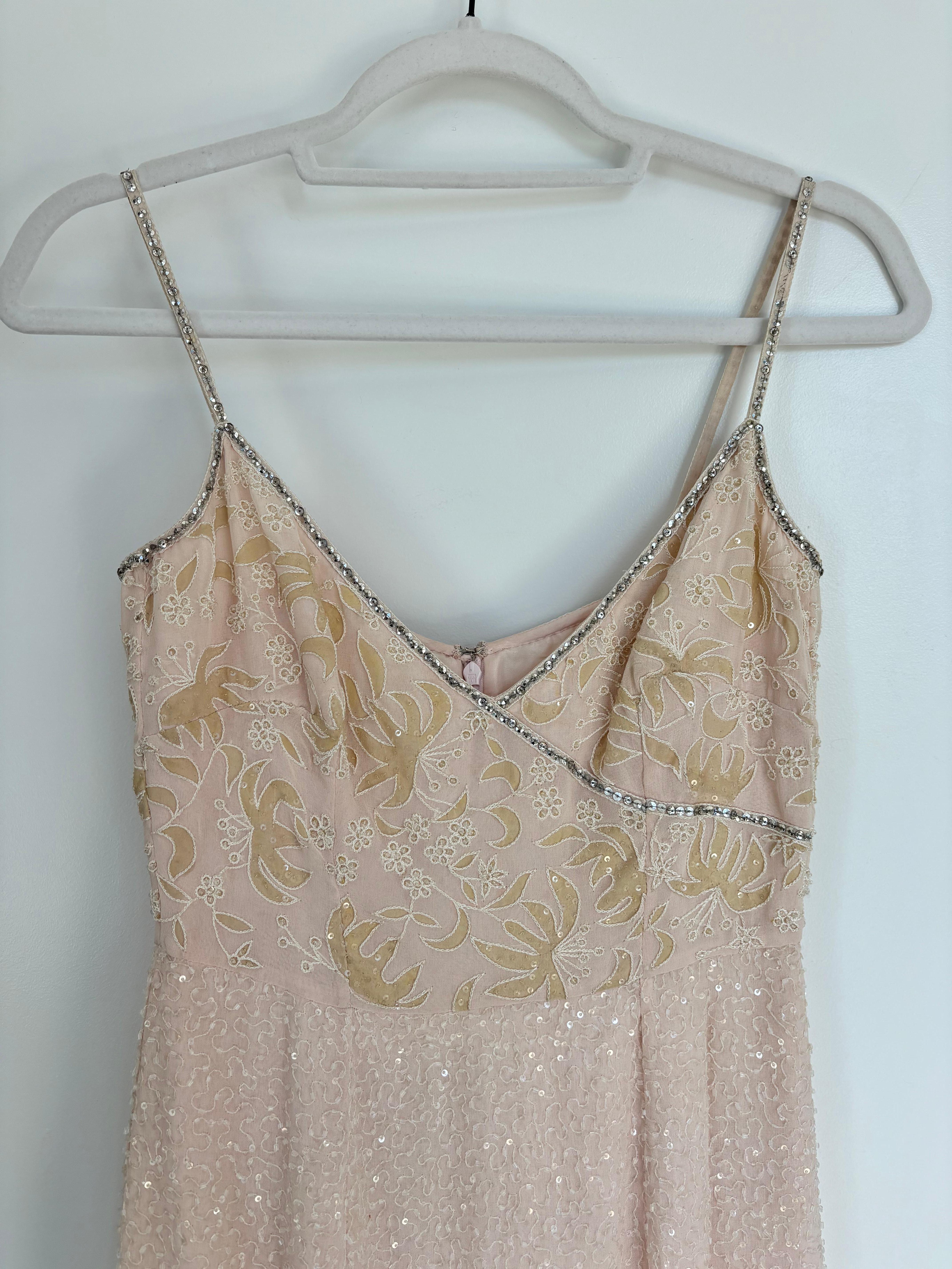 Vestido de noche ESCADA Vintage Rosa Suave Adornado en Excelente Estado en Leonardo, NJ