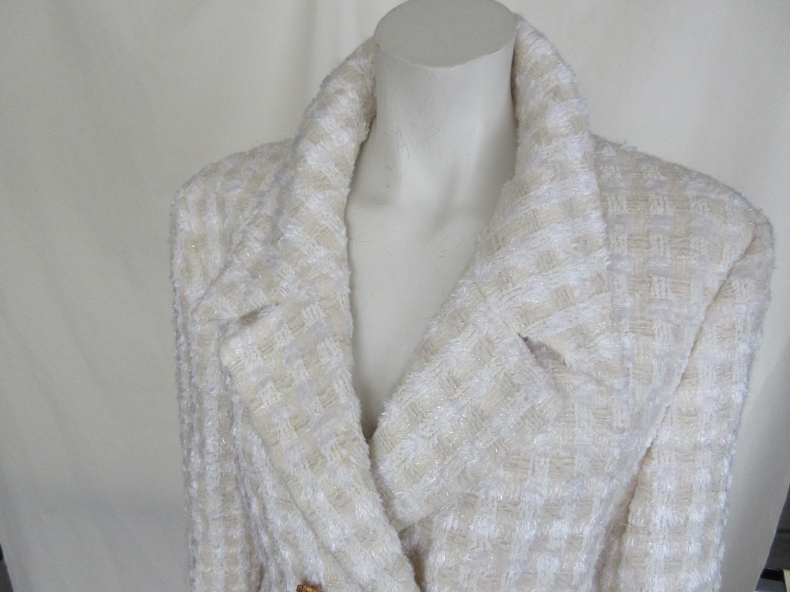 1980's Escada by Margareth Ley , 2 piece in Chanel style

We offer more exclusive Hermes, Gucci, Escada items, view our frontstore

Details blazer:
Interior with escada logo lined, 
double brested
6 x gold tone button closures and sleeves
Wool