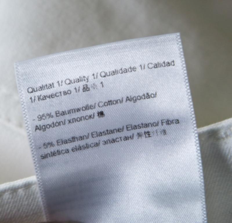 Escada White Stretch Denim High Rise Straight Leg Tessa Jeans S. In condizioni ottime in vendita a Dubai, Al Qouz 2