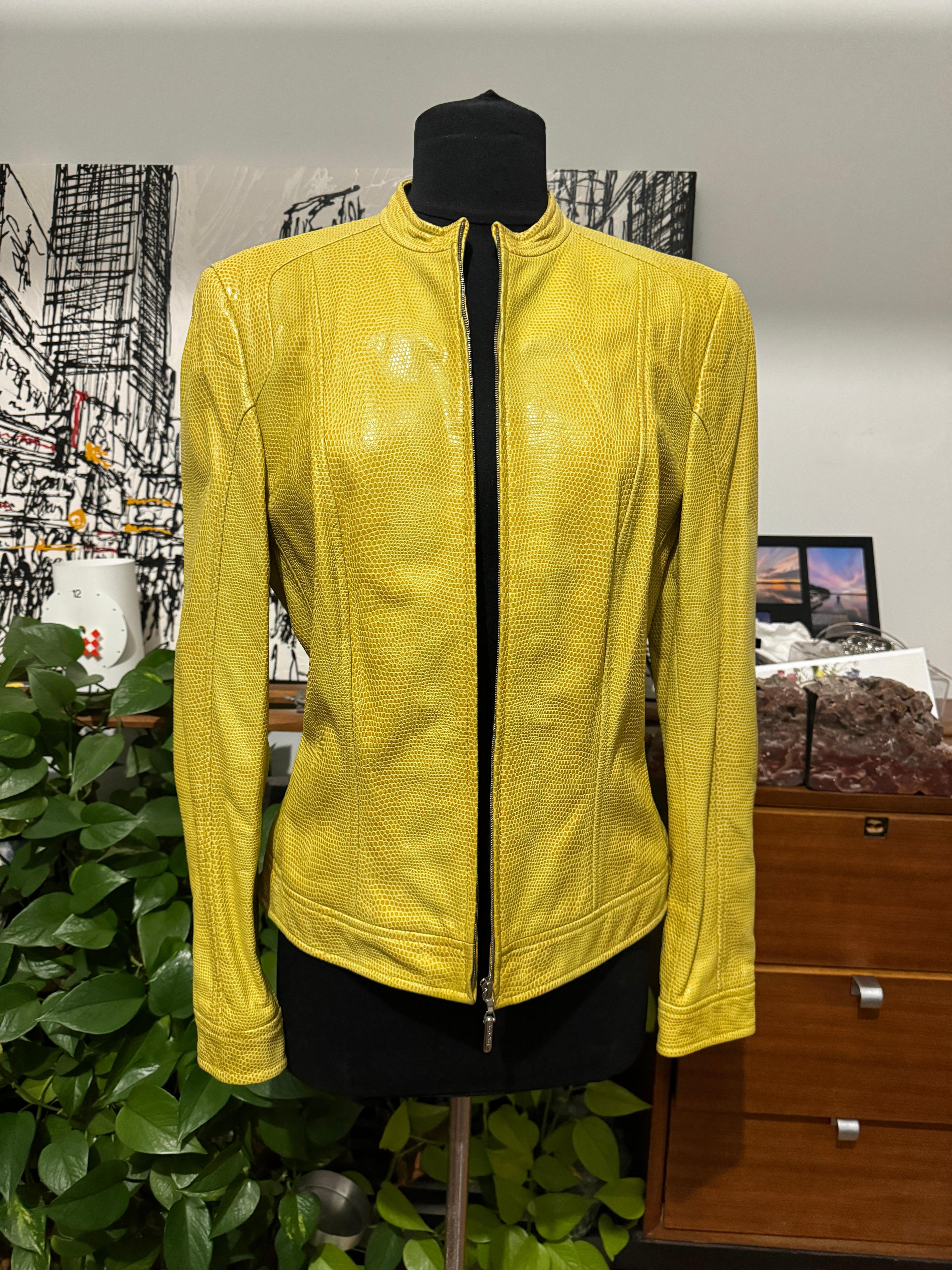 Veste ajustée Escada en cuir jaune embossé reptile, neuve avec étiquettes, années 1990 en vente 5
