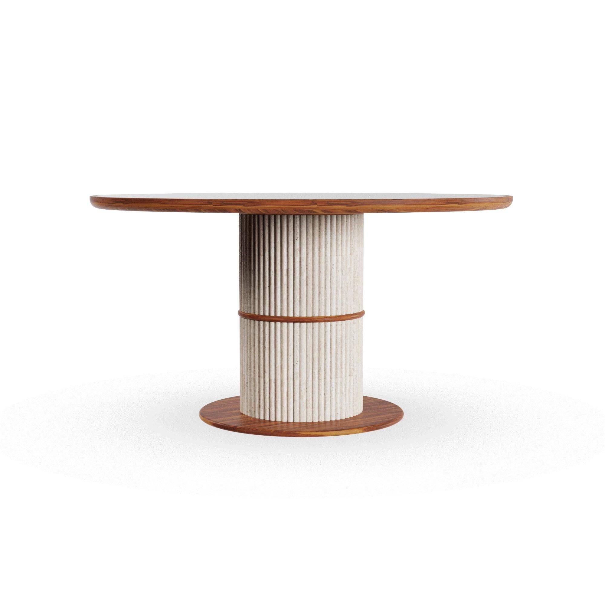 Organico moderno Escalet Outdoor Round Dining Table with Travertine Ribbed Base in vendita