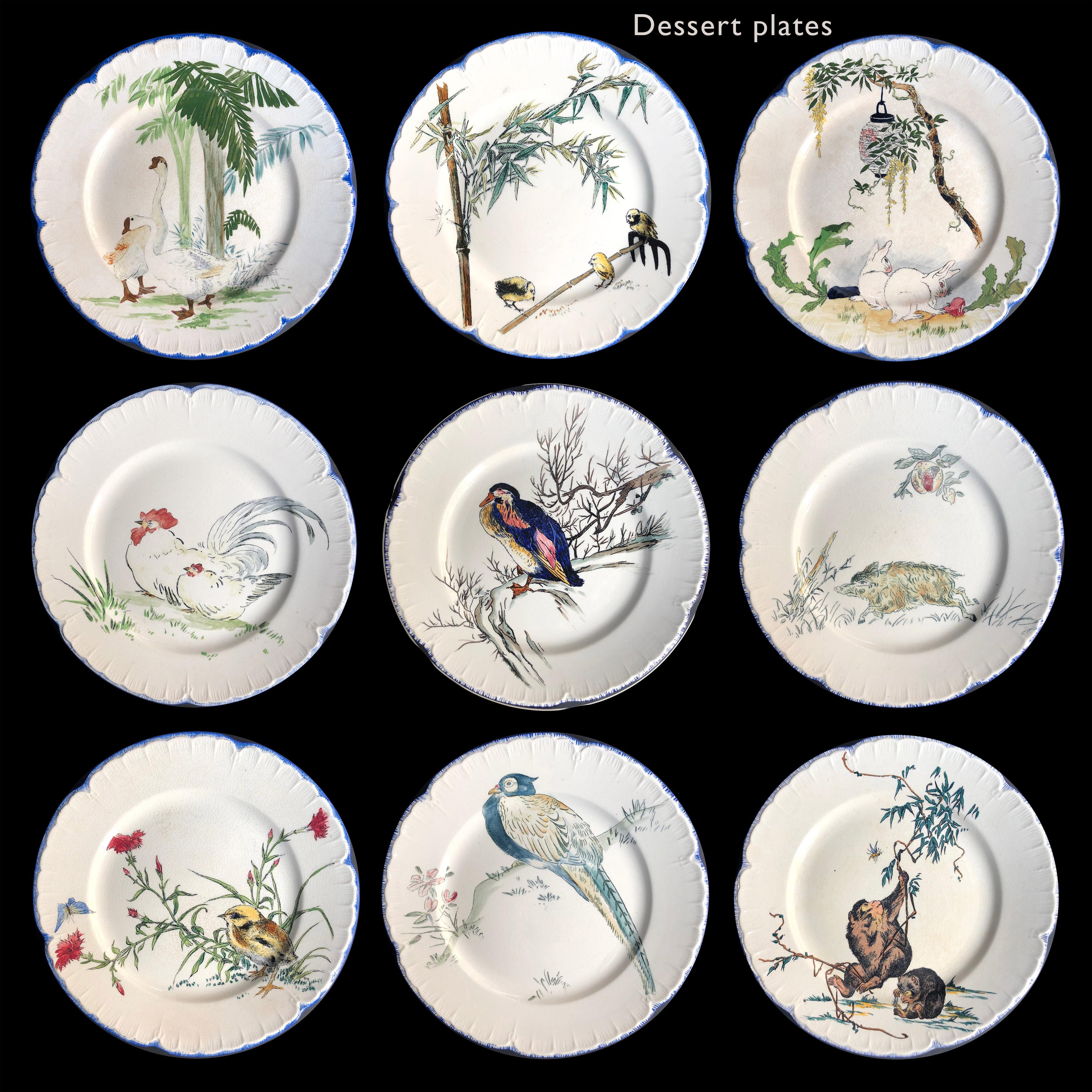 This service is composed as follow:
24 dinner plates diam.26,8cm
24 dessert plates diam. 24cm
12 soup plates diam. 26,8cm
1 large meat dish with tree sauce
1 long oval dish with a roaster
1 oval dish
1 large round dish
2 fruit bowls on