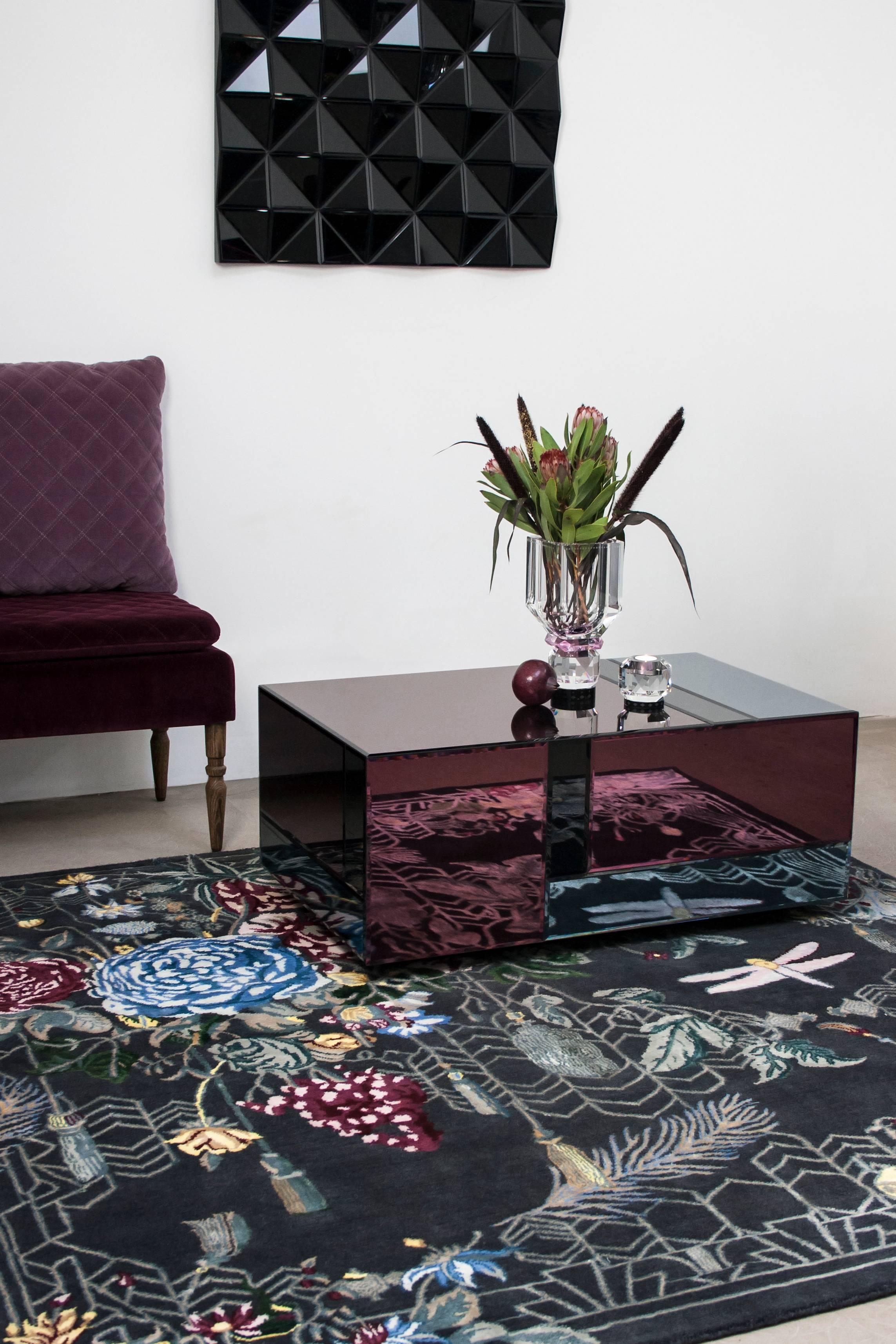 Escape flowers
Hand-knotted rug
Hand-knotted with 140.000 knots per sqm.
50% silk - 50% New Zealand wool
Measures: L 180 x H 180 cm

Enjoy the luxury of this fine hand knotted rug from Reflections Copenhagen. Truly a handmade work of art. The