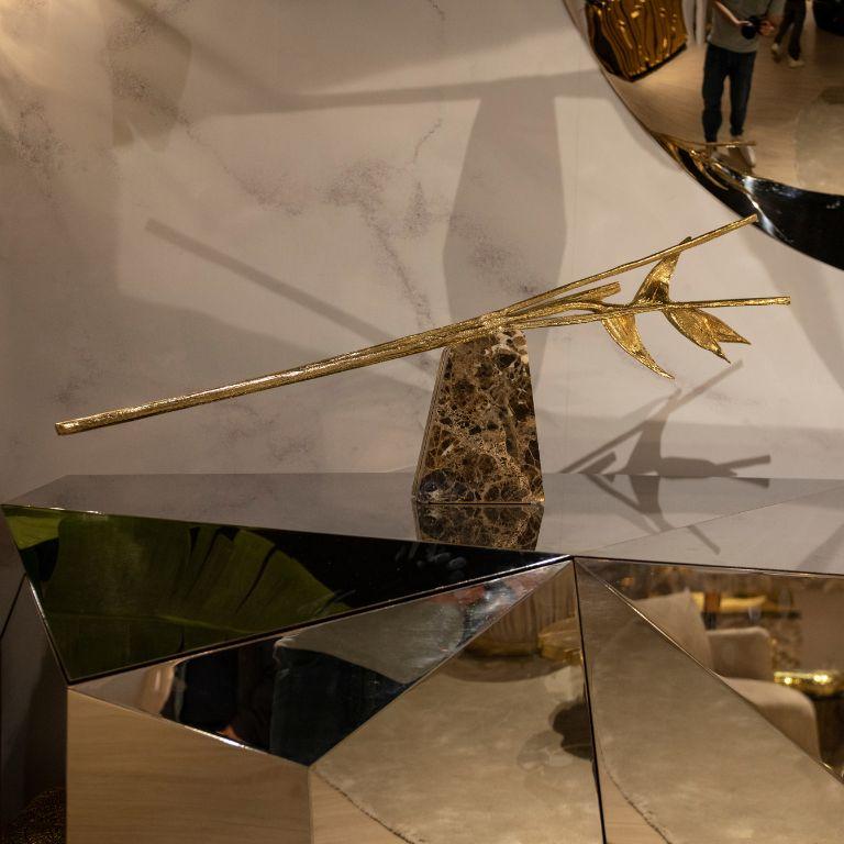 Organico moderno Escape è una scultura e un centrotavola in marmo Emperador con due pezzi. in vendita