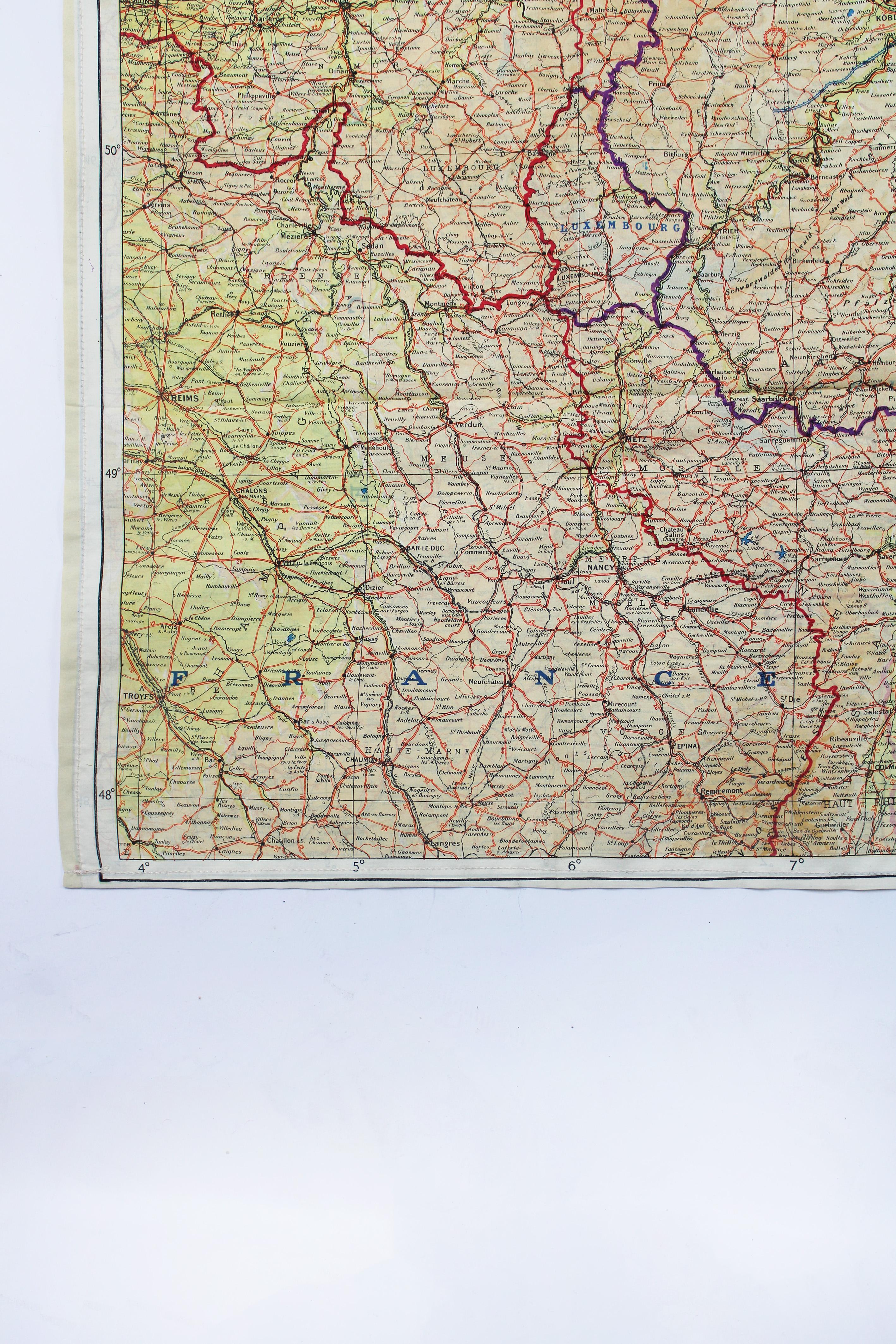 Escape Karte & Schal World War 2 Britische Armee RAF 2 Seiten farbige Seide UK 1940 im Angebot 1
