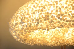 Escape Transceiver Space par Ango, matelassée cocon en soie fabriquée à la main avec pouf