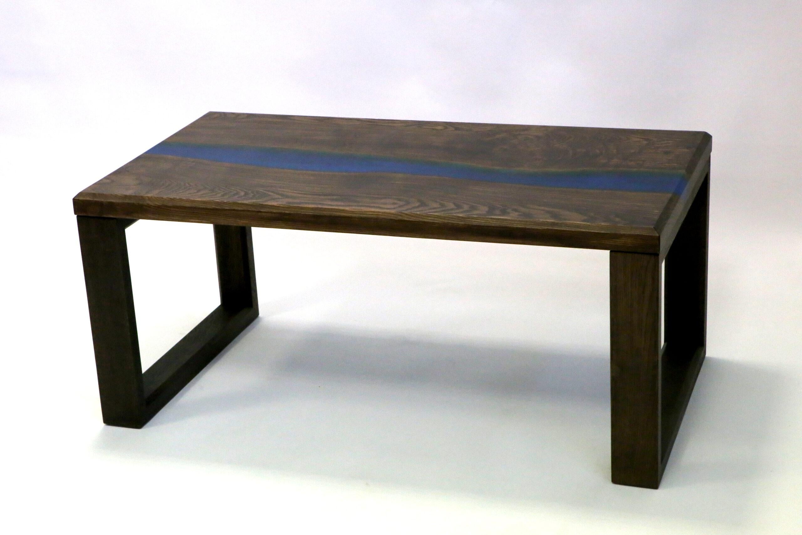 Table basse Esche par KV Design
Unique en son genre
Dimensions : D 56 x L 107 x H 47 cm.
MATERIAL : Frêne, bois et résine époxy.

Tous les produits sont fabriqués sur mesure en 1 exemplaire unique. Veuillez nous contacter.

KV Design est une équipe
