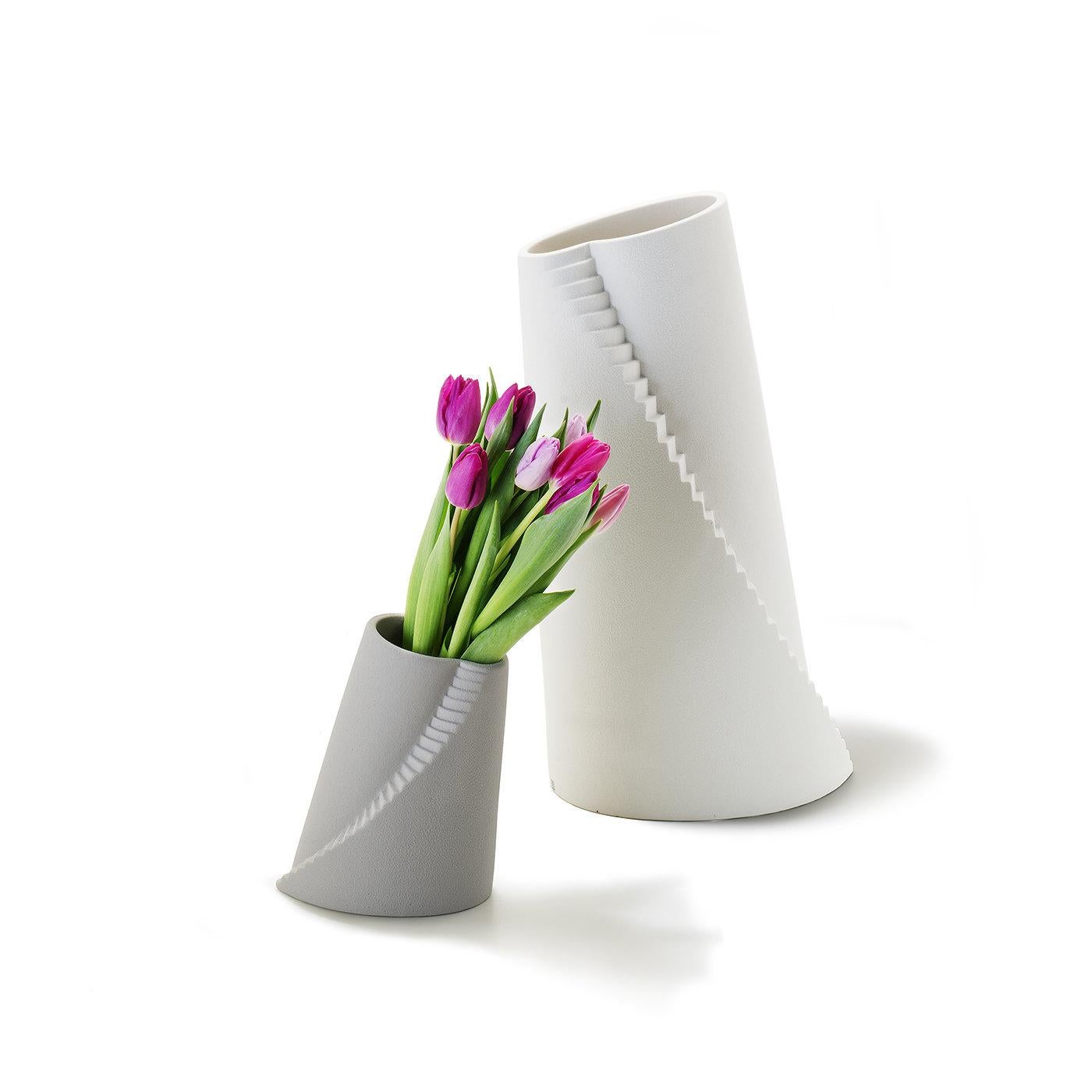 The Lineasette vases are striking accessories for displaying cut flowers. A citation of impossible architectural views and visions of the well-known Dutch graphic designer and engraver Maurits Cornelis Escher, the designs represent an abstract world