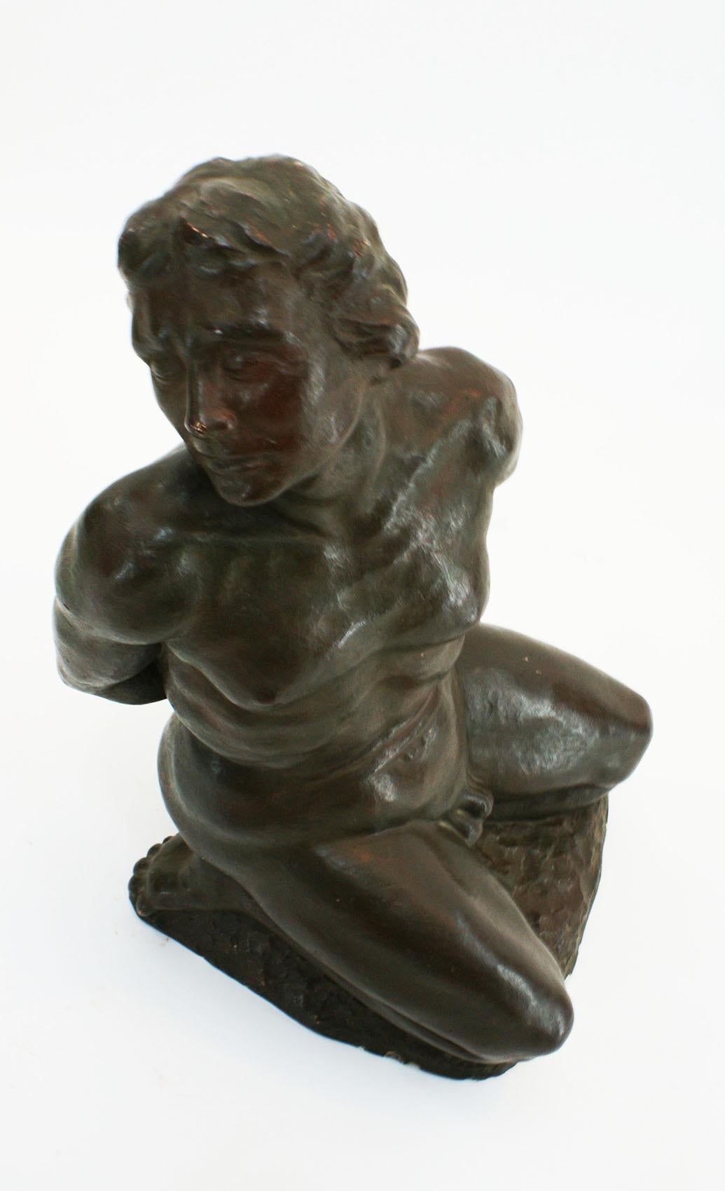 Art déco Sculpture d'esclave masculine nue en terre cuite de R.Brageu en vente
