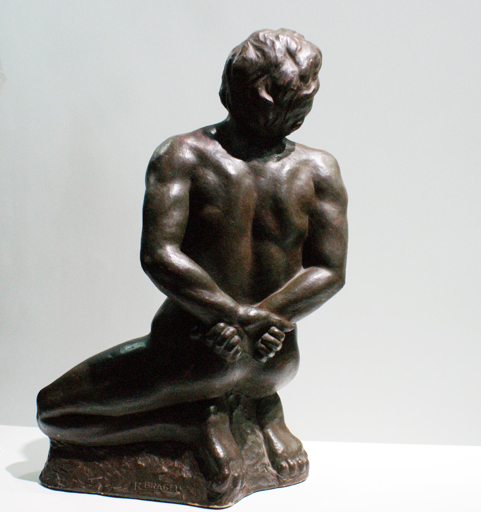 Sculpture d'esclave masculine nue en terre cuite de R.Brageu Bon état - En vente à Beirut, LB