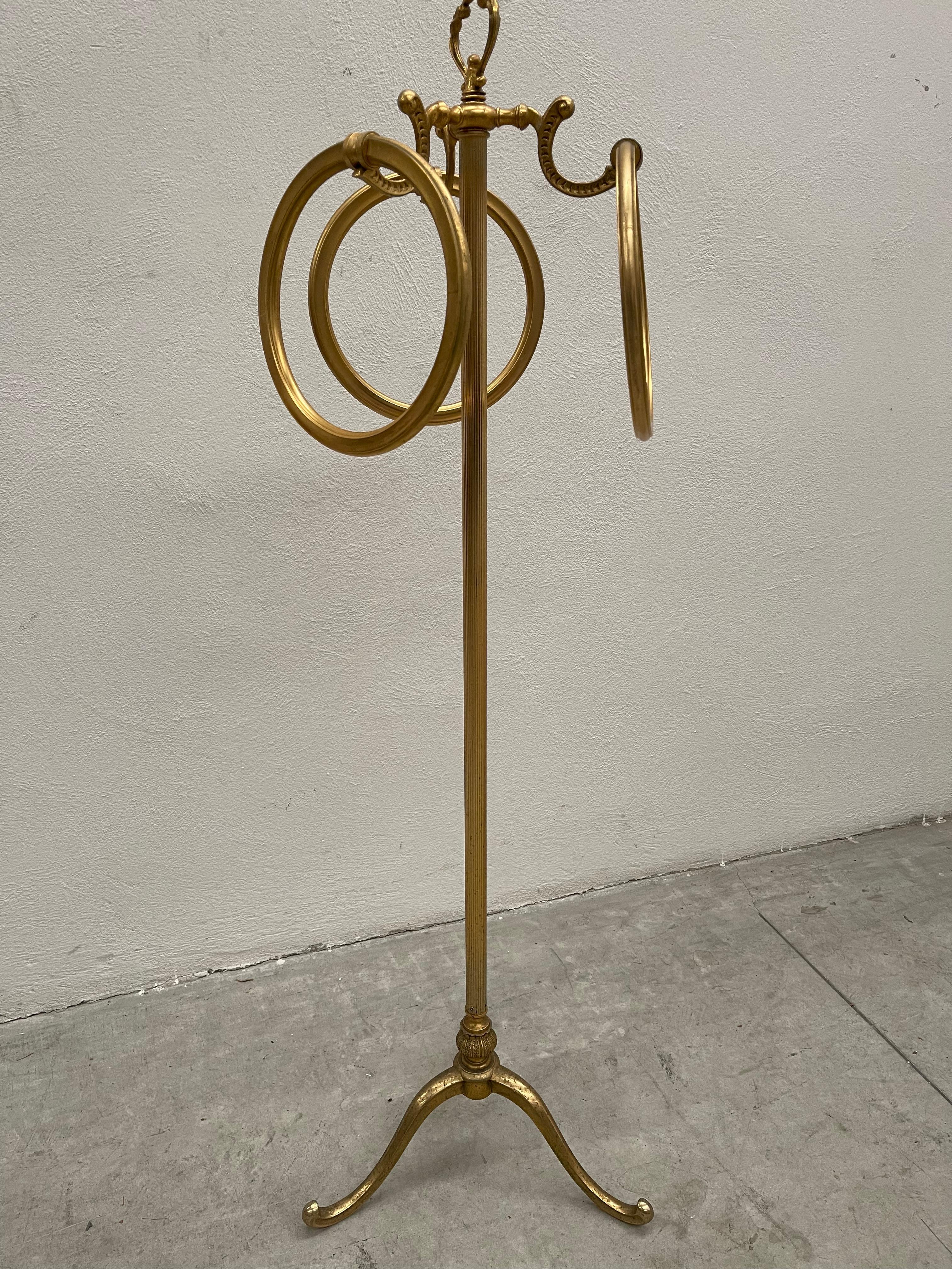 Exclusive gold-plated brass floor towel rack In Good Condition For Sale In Cantù, IT