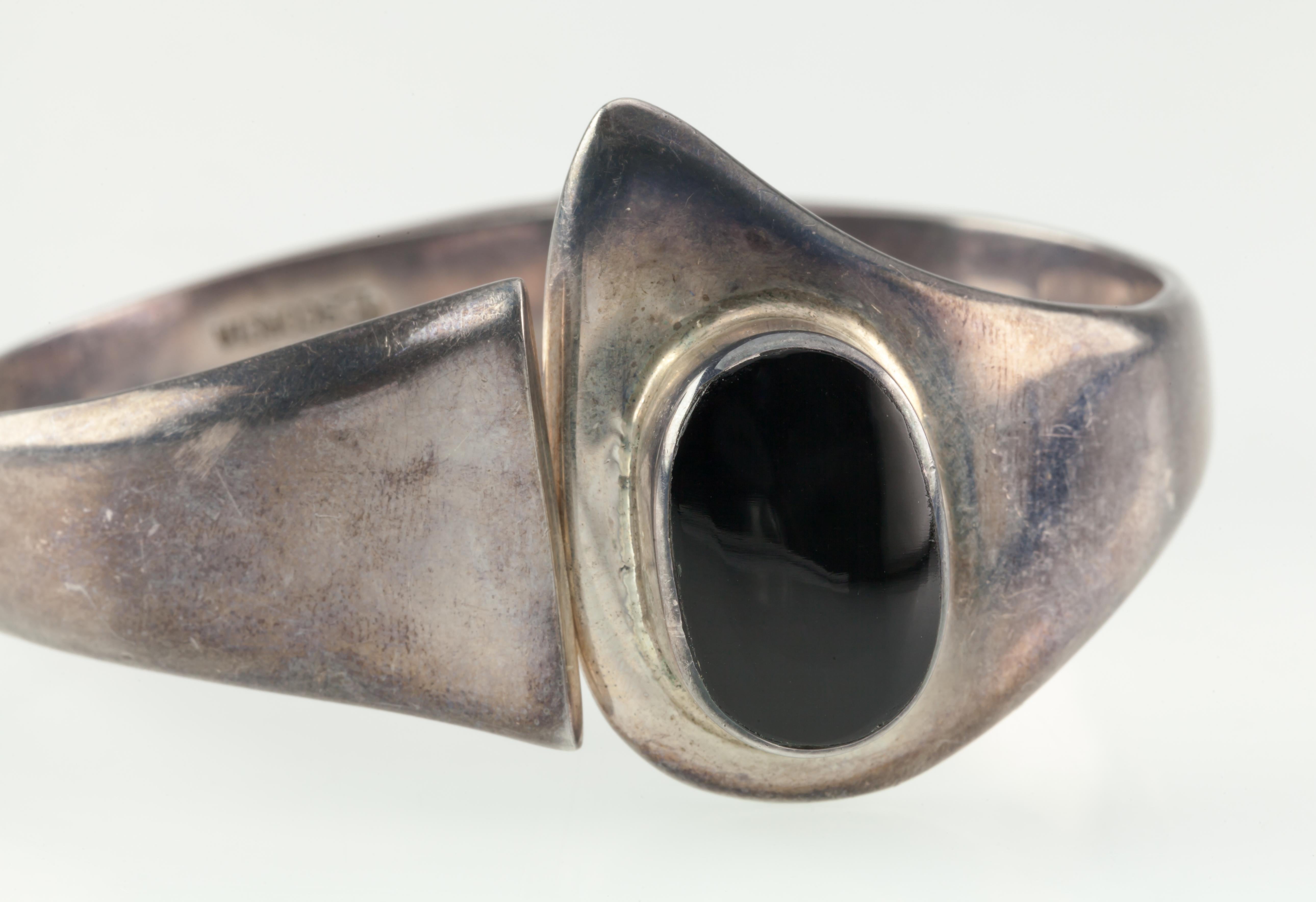 Bracciale Clamper con cerniera e castone con cabochon di onice Escorcia in argento .950 In condizioni buone in vendita a Van Nuys, CA
