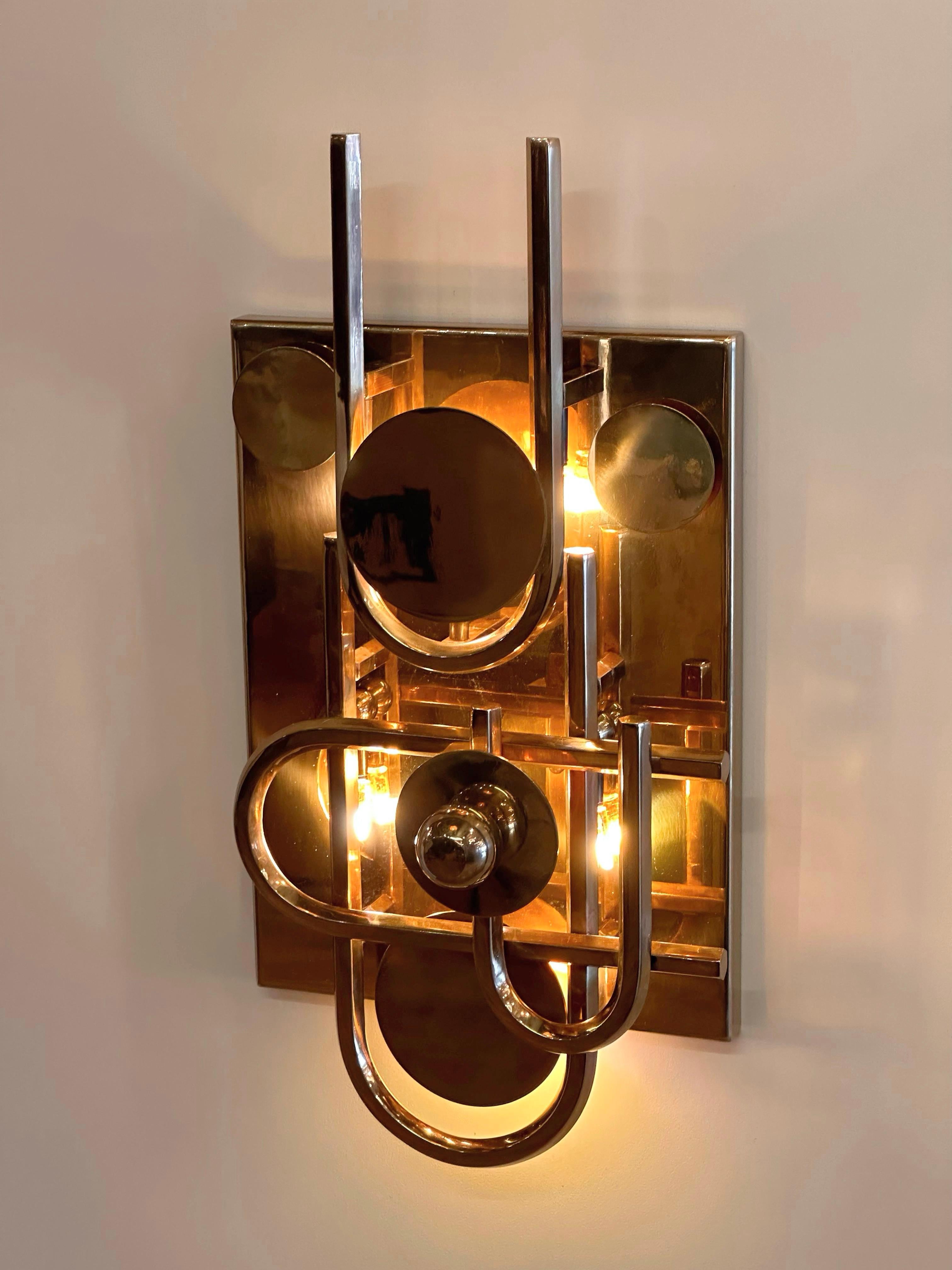 Mid-Century Modern Escudo Royal Sculptural Brass Wall Sconce For Sale