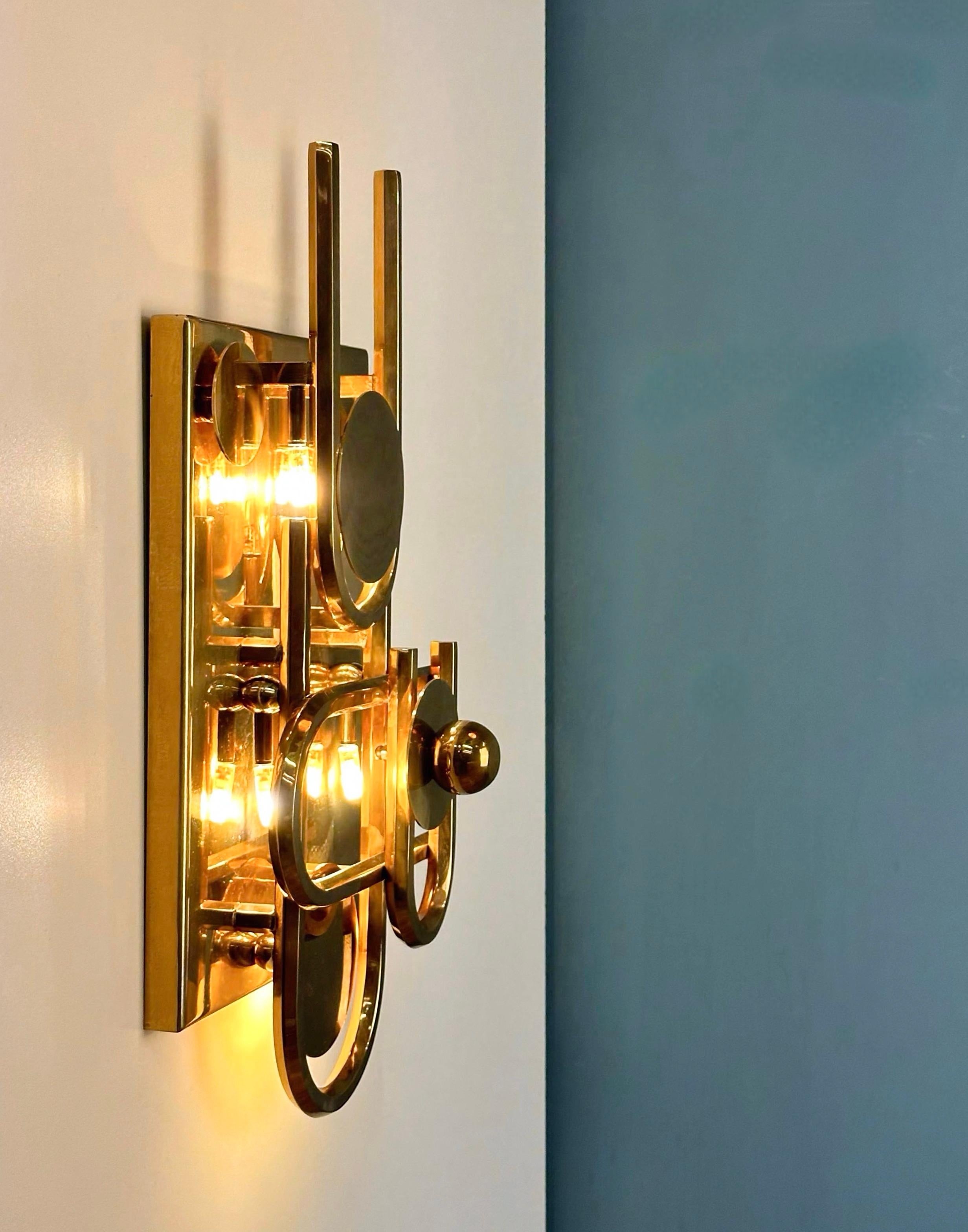 Escudo Royal Sculptural Brass Wall Sconce In New Condition For Sale In İstiklal, TR