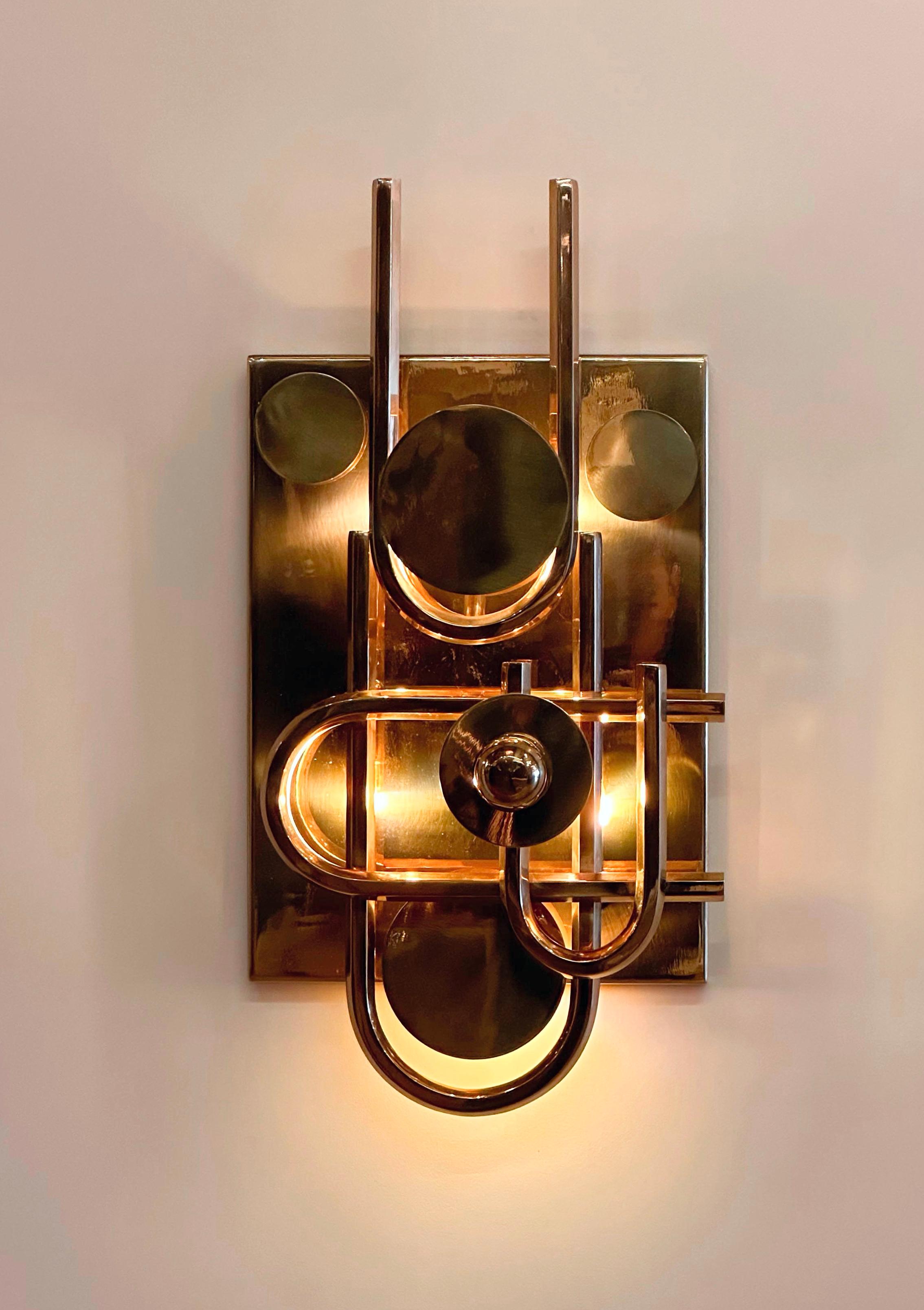 Escudo Royal Sculptural Brass Wall Sconce For Sale 1