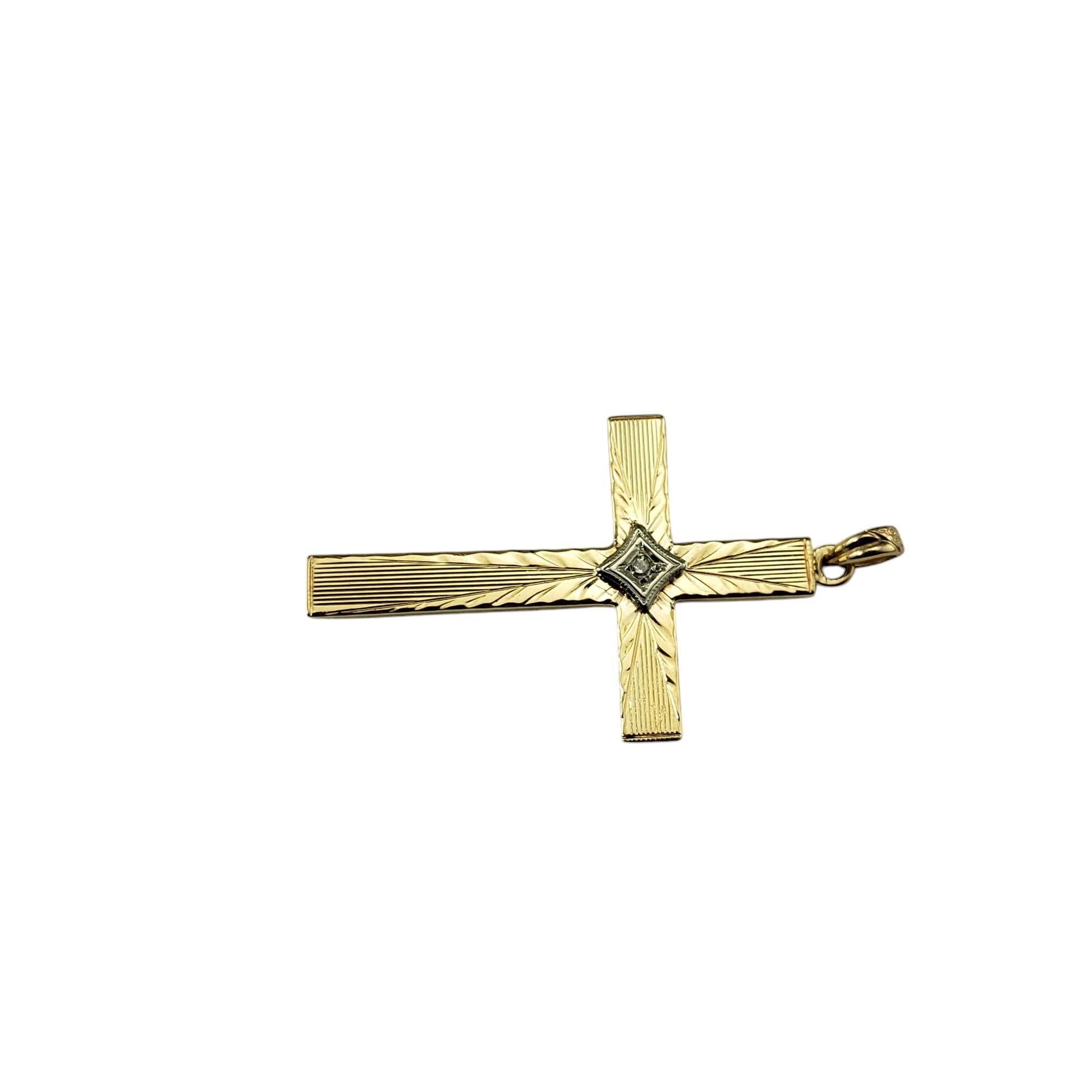 Taille simple Esemco Pendentif croix en or jaune 10 carats et diamants n° 20365 en vente