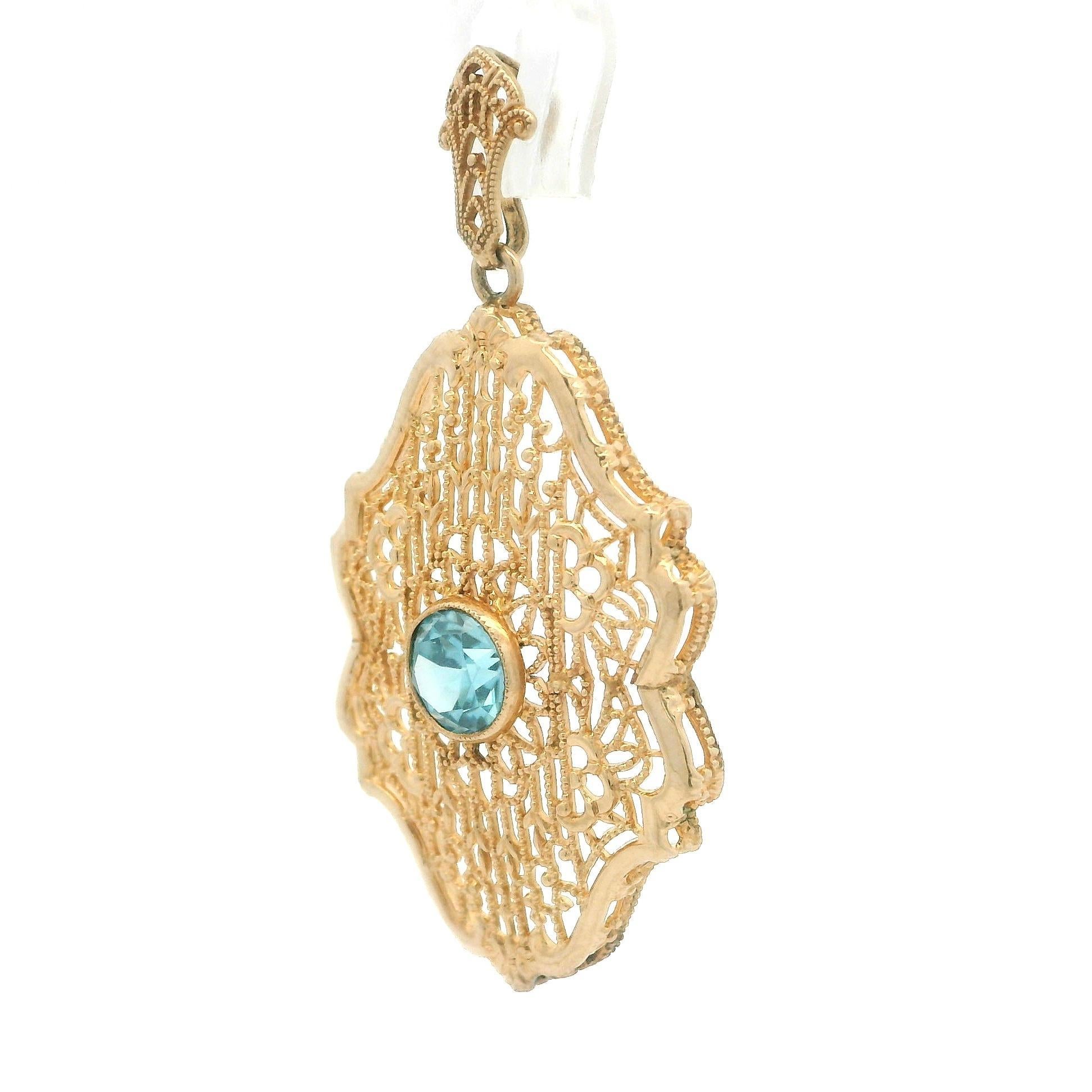 Esemco Or Jaune 10k Pendentif Filigrane Milgrain avec Zircon Bleu au centre et lunette 1ct Bon état - En vente à Montclair, NJ