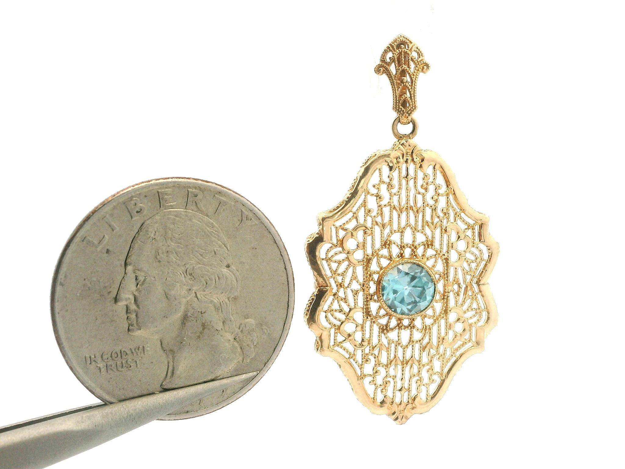 Esemco Or Jaune 10k Pendentif Filigrane Milgrain avec Zircon Bleu au centre et lunette 1ct Pour femmes en vente