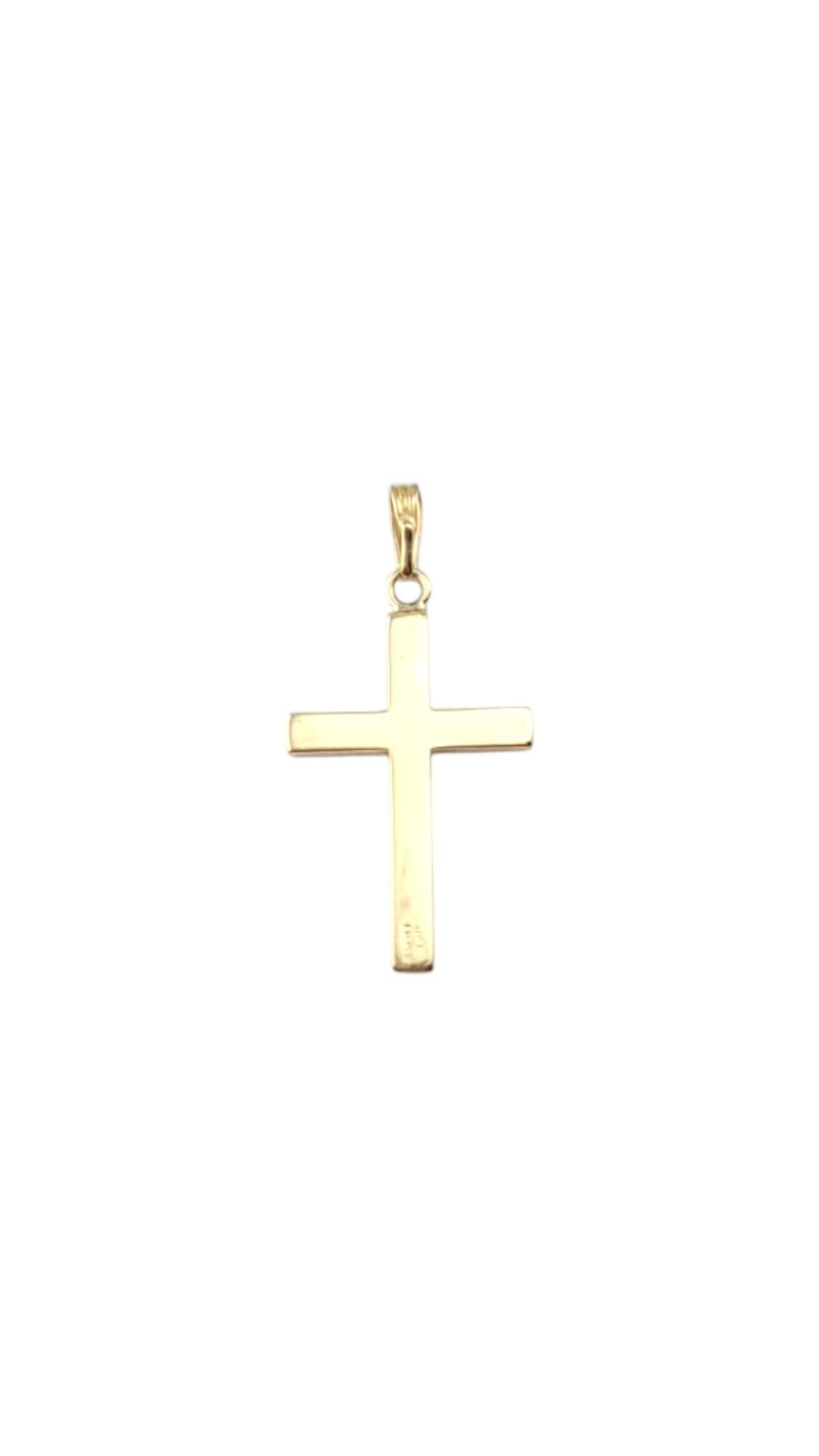 Pendentif croix en or jaune 14K

Pendentif croix en or jaune 14K - Ce pendentif magnifiquement réalisé en or jaune 14K radieux présente un design de croix élégant et intemporel. Son élégante simplicité en fait un parfait symbole de foi et un ajout
