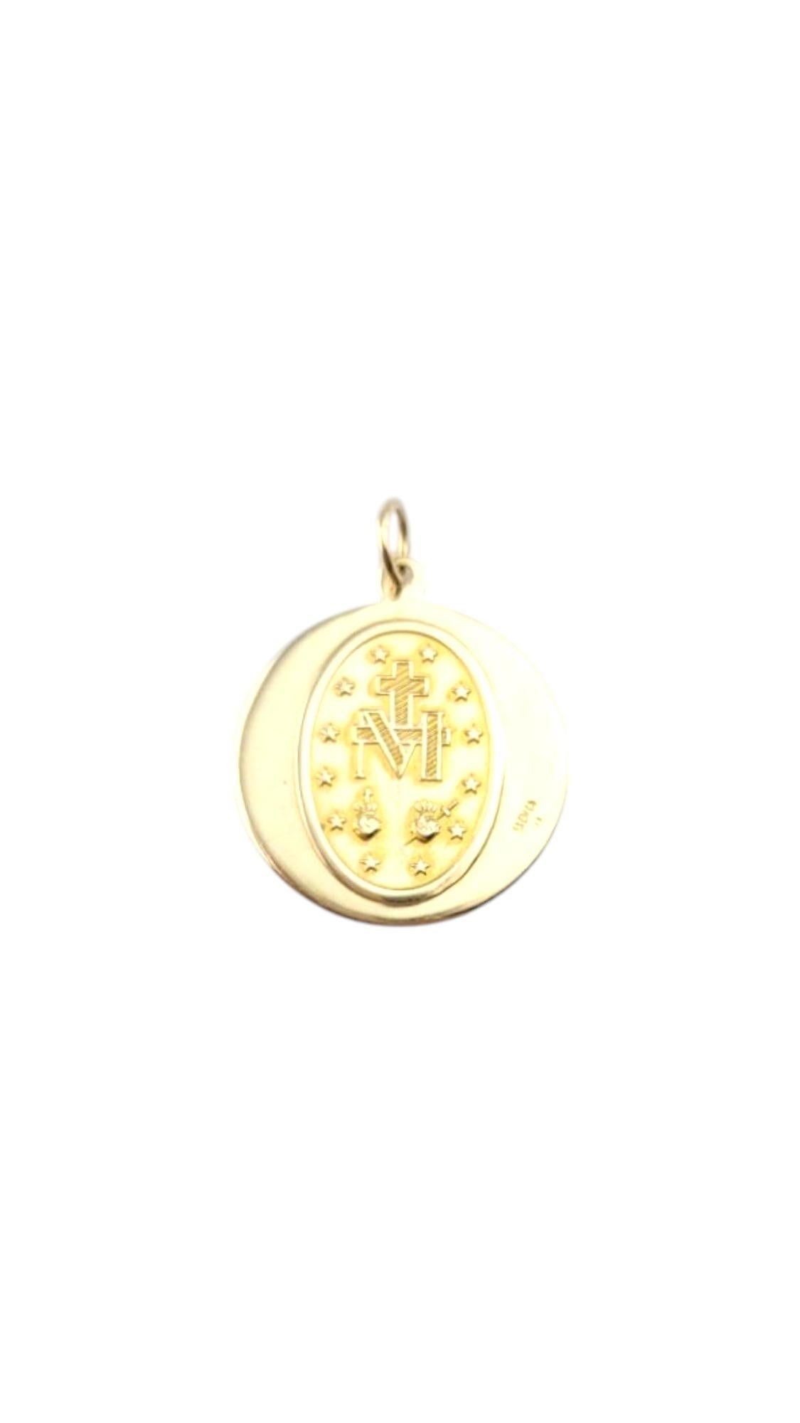 Colgante Medalla Milagrosa de Oro Amarillo de 14 Kilates-

Amuleto Medalla Milagrosa de Oro Amarillo de 14 Kilates - Este amuleto finamente elaborado, fabricado en radiante oro amarillo de 14 quilates, presenta un diseño religioso atemporal que